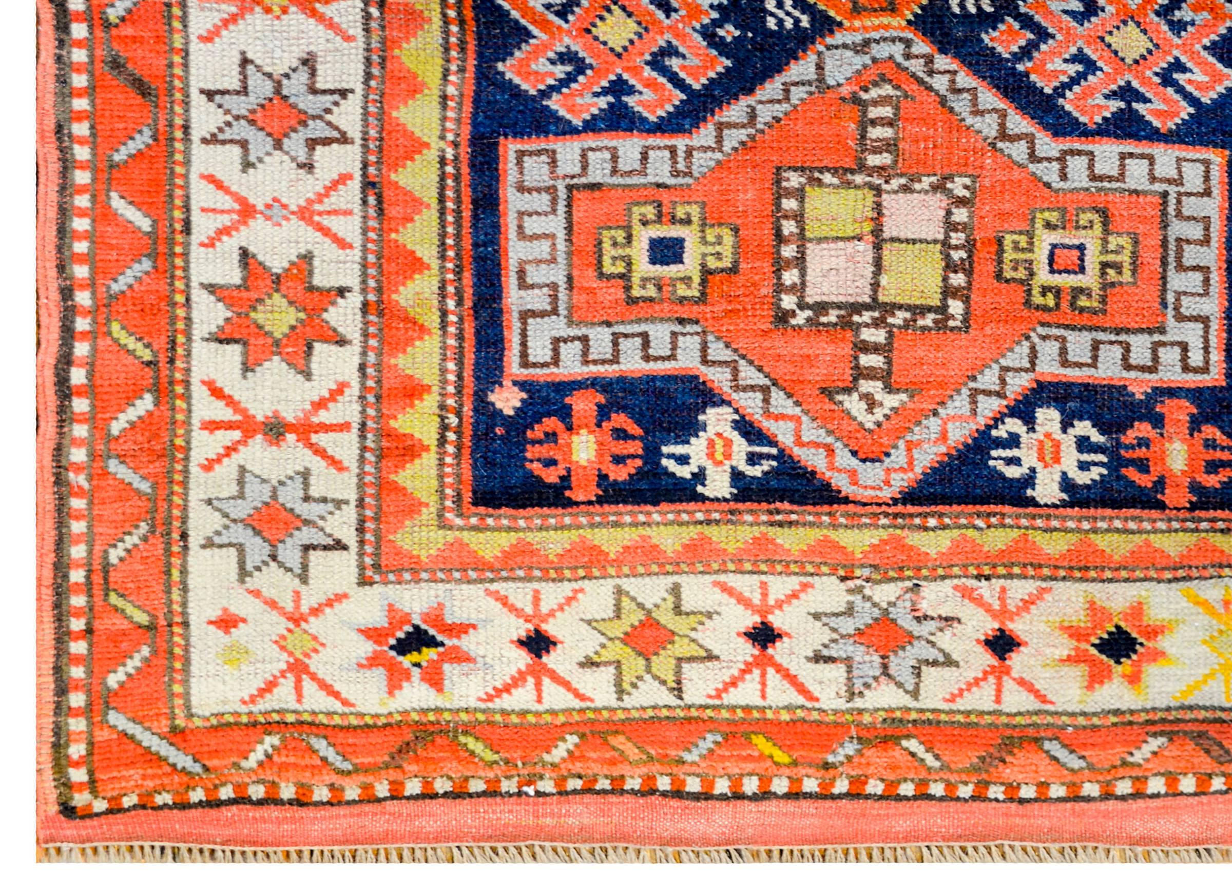 Teinture végétale Tapis Kazak ancien du XIXe siècle en vente