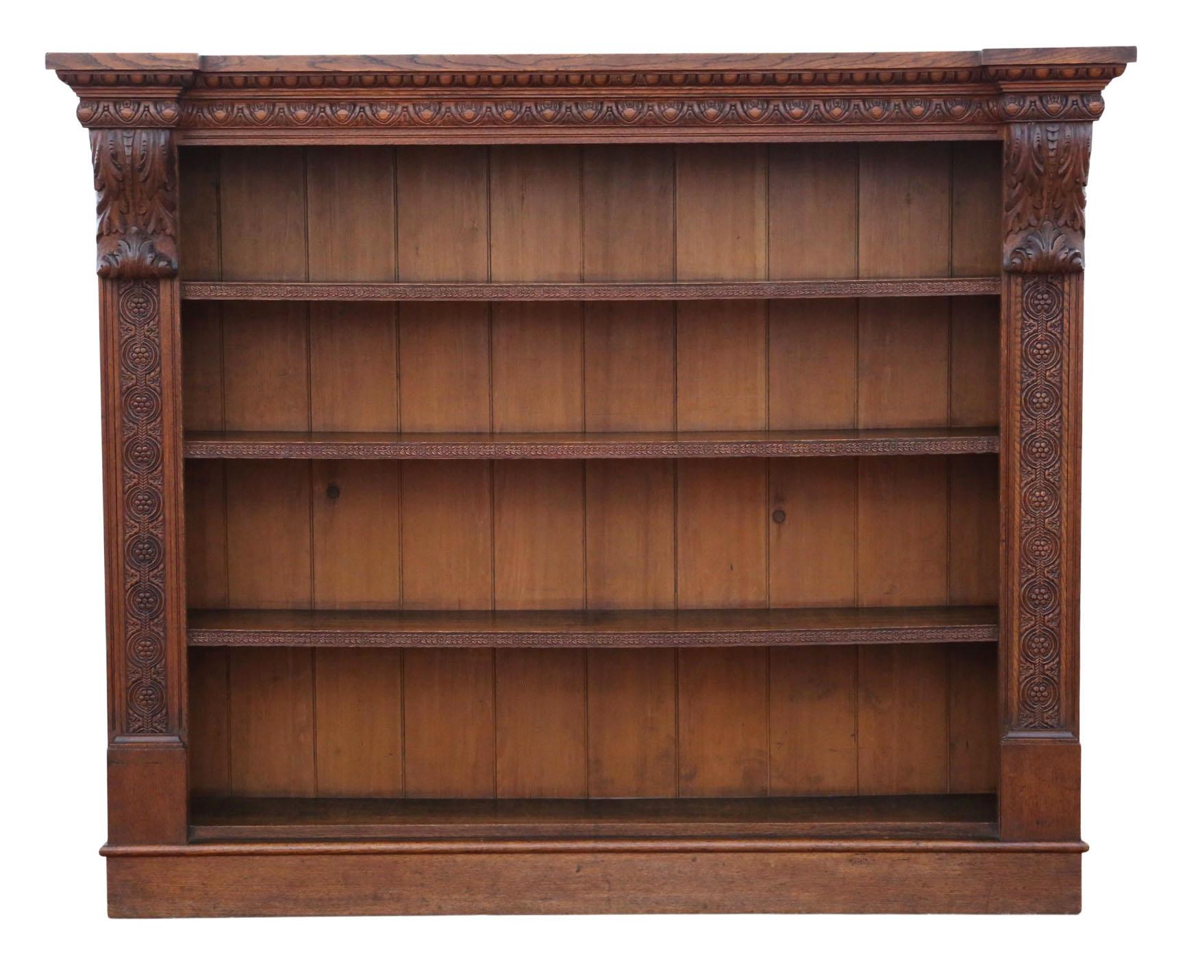 Britannique The House of Antiques - Grande bibliothèque en chêne sculpté du 19e siècle - Style maison de campagne de qualité en vente