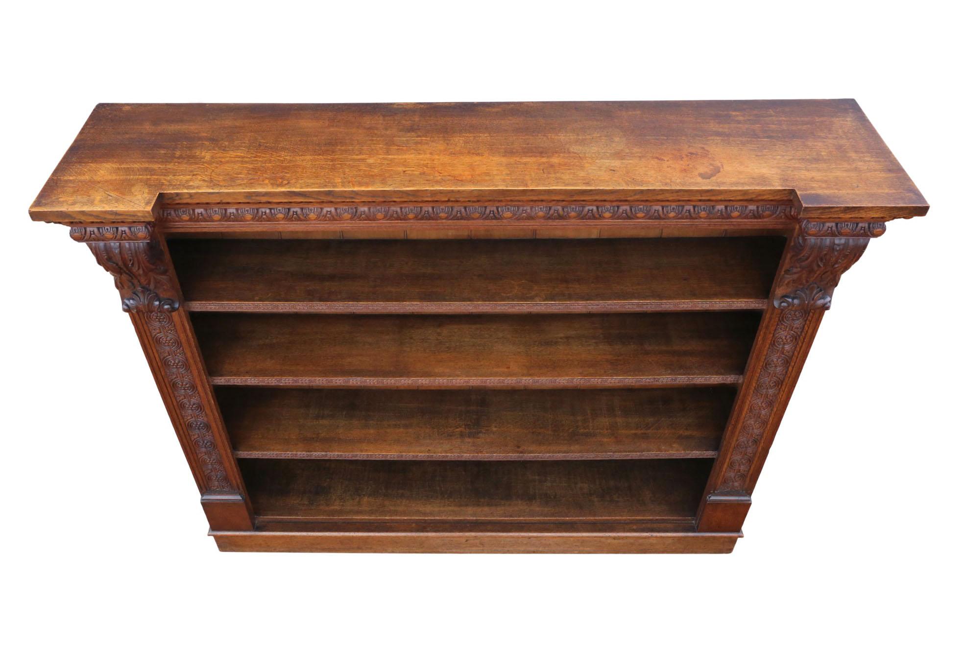 XIXe siècle The House of Antiques - Grande bibliothèque en chêne sculpté du 19e siècle - Style maison de campagne de qualité en vente