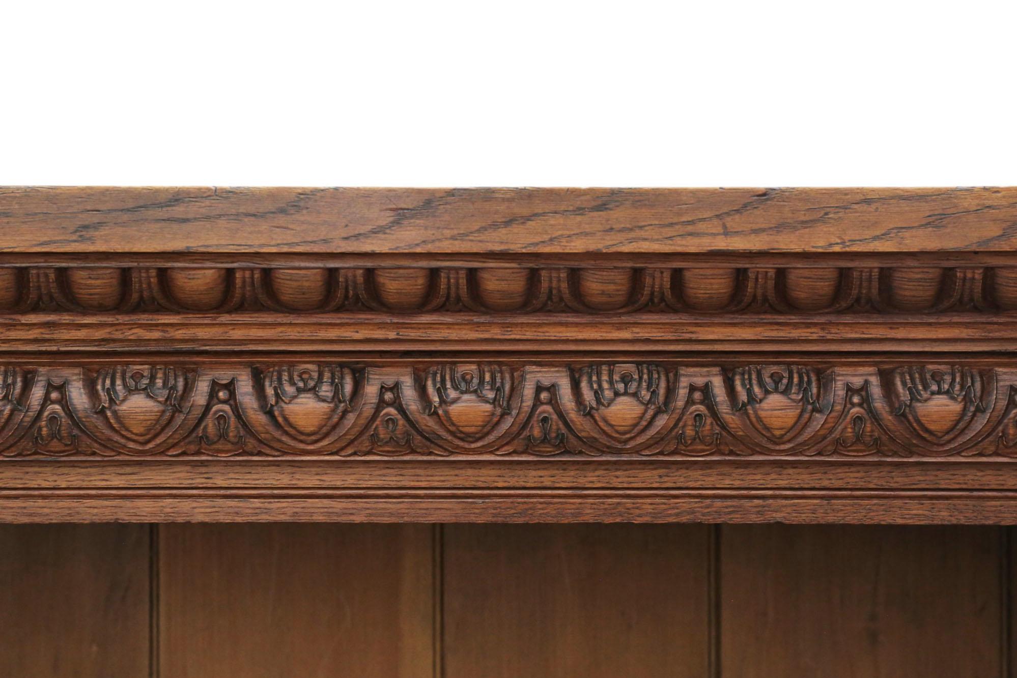 The House of Antiques - Grande bibliothèque en chêne sculpté du 19e siècle - Style maison de campagne de qualité en vente 1