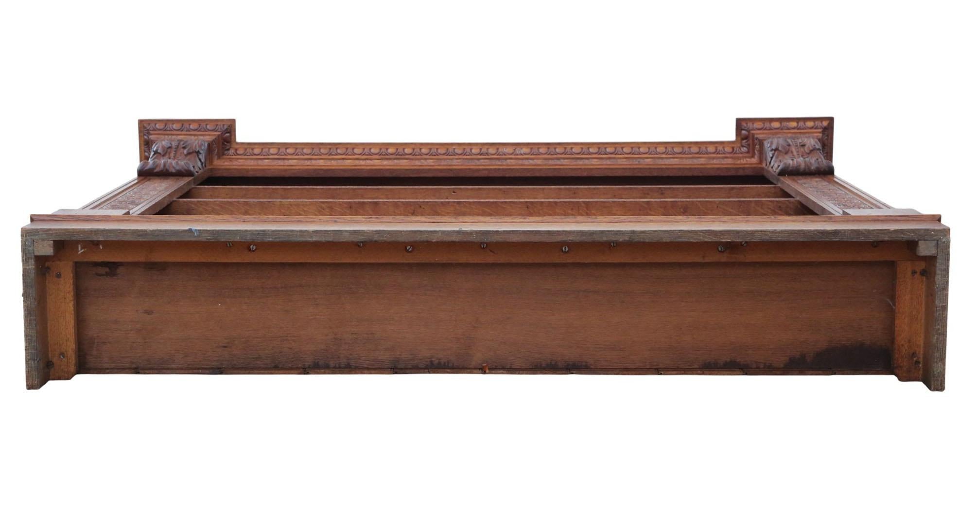 The House of Antiques - Grande bibliothèque en chêne sculpté du 19e siècle - Style maison de campagne de qualité en vente 2