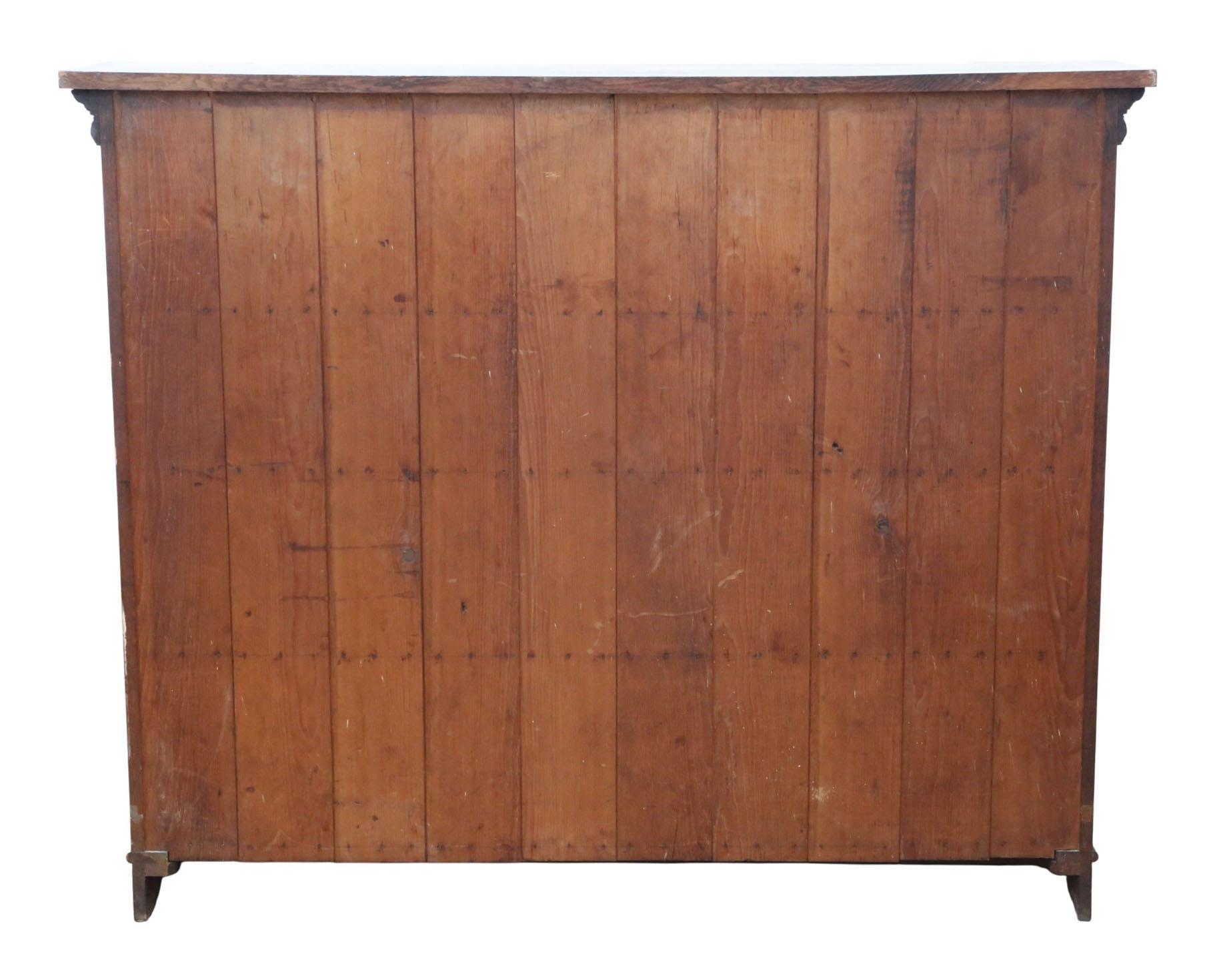 The House of Antiques - Grande bibliothèque en chêne sculpté du 19e siècle - Style maison de campagne de qualité en vente 3