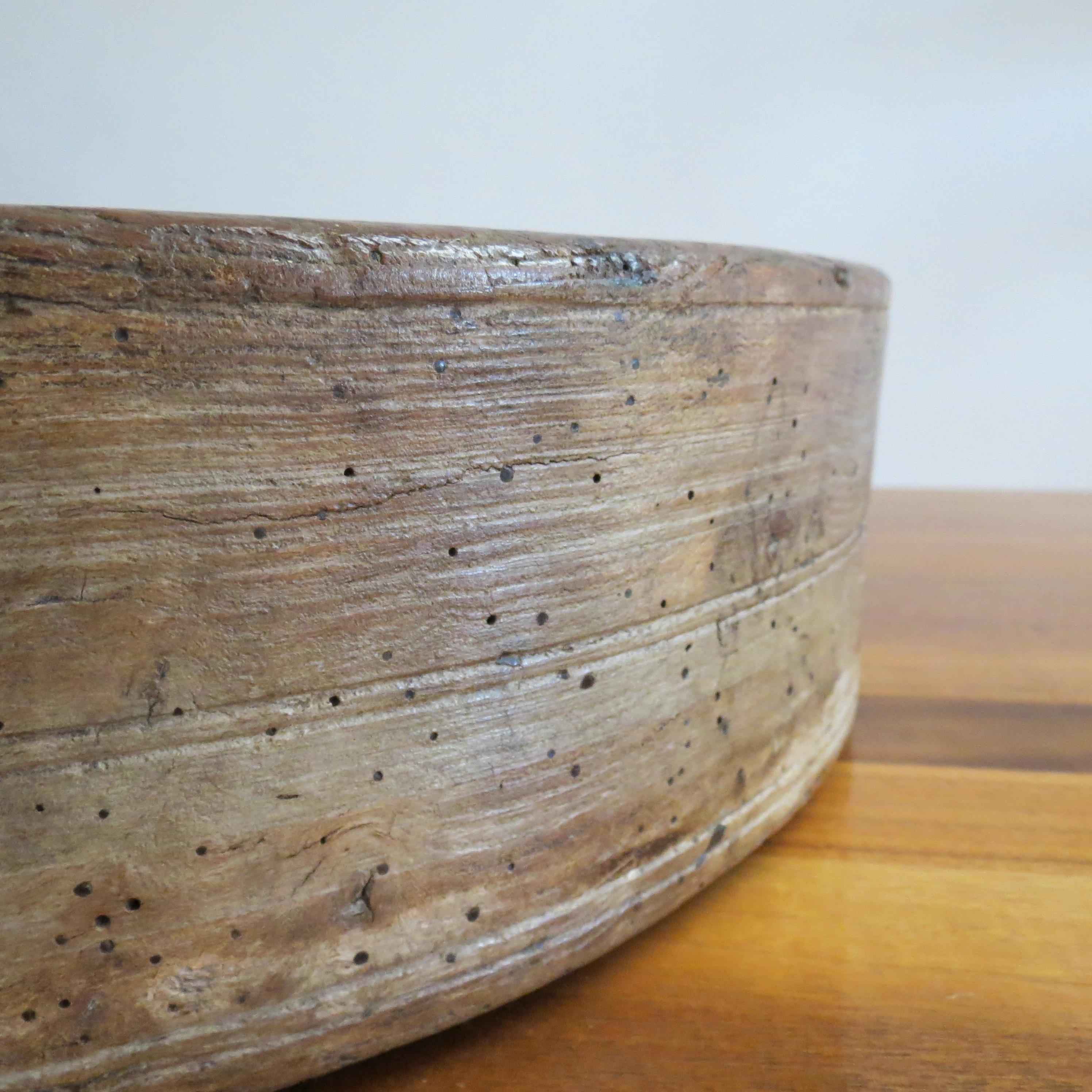 Antica ciotola da latte in legno di olmo inglese del XIX secolo, di grandi dimensioni e con i lati dritti In condizioni buone in vendita a Stow on the Wold, GB