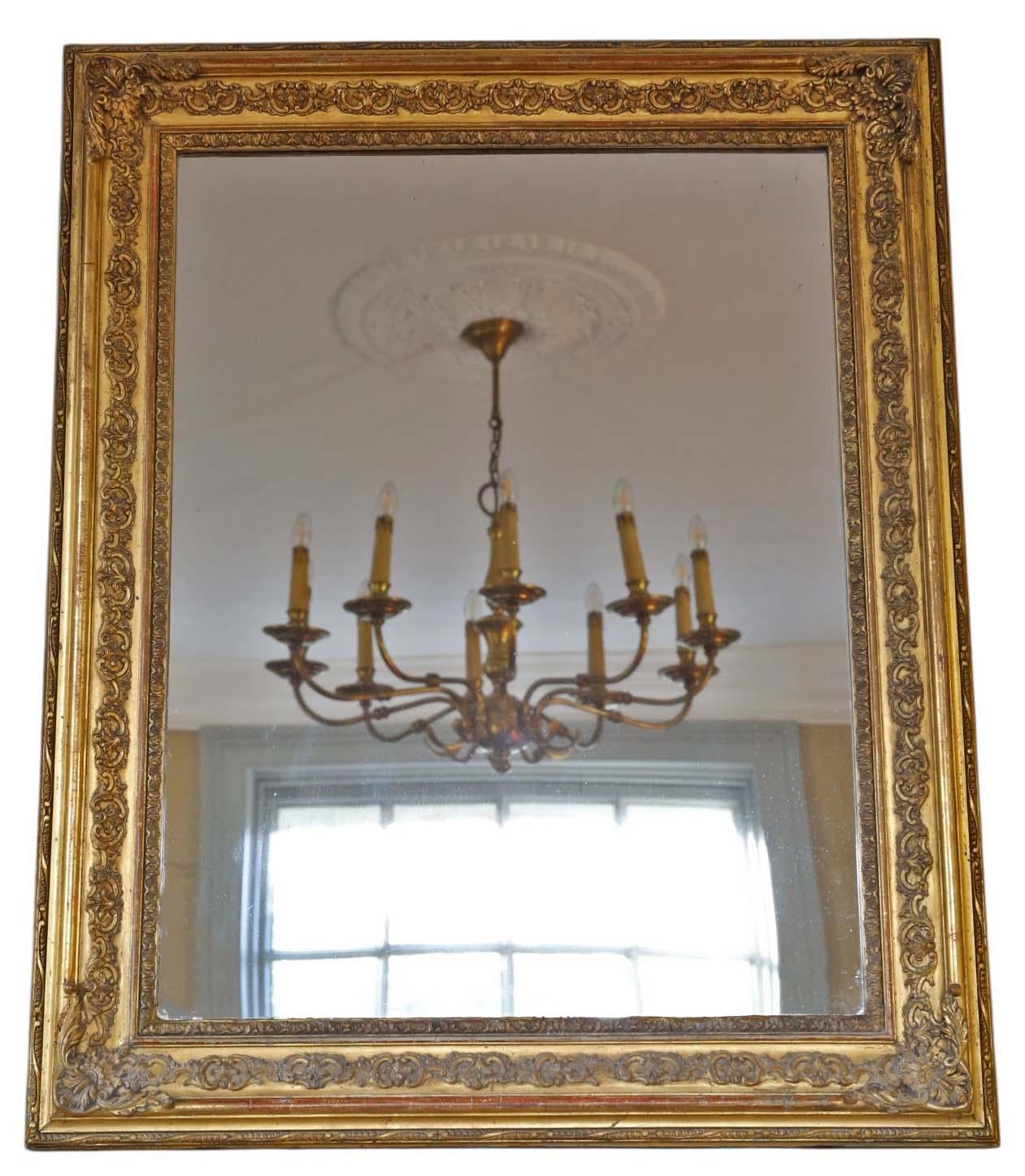 Antico specchio da parete dorato di grandi dimensioni del XIX secolo - Specchio d'epoca ornato
Un antico specchio da parete dorato di alta qualità risalente al XIX secolo, caratterizzato da una cornice decorativa con finitura originale. Questo pezzo