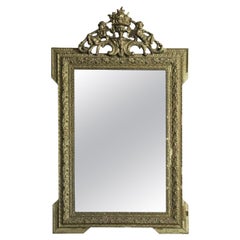 Grand miroir mural doré ancien du 19ème siècle, surmonté d'un manteau