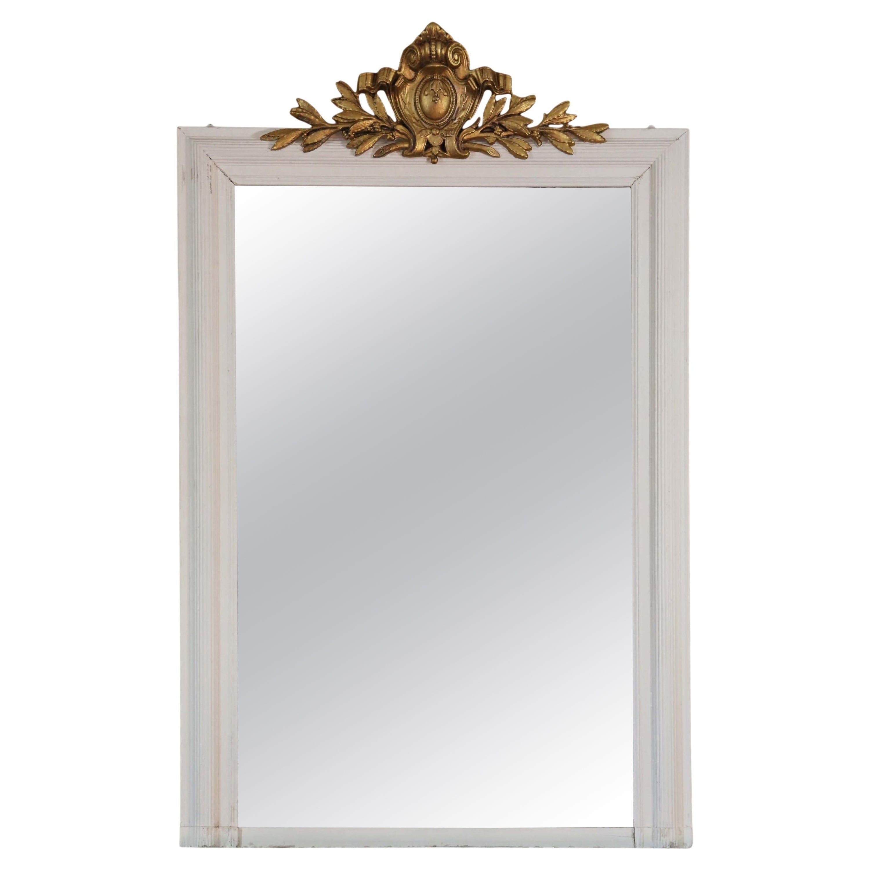 Antiguo siglo XIX Gran espejo de pared dorado blanco sobremantelado en venta
