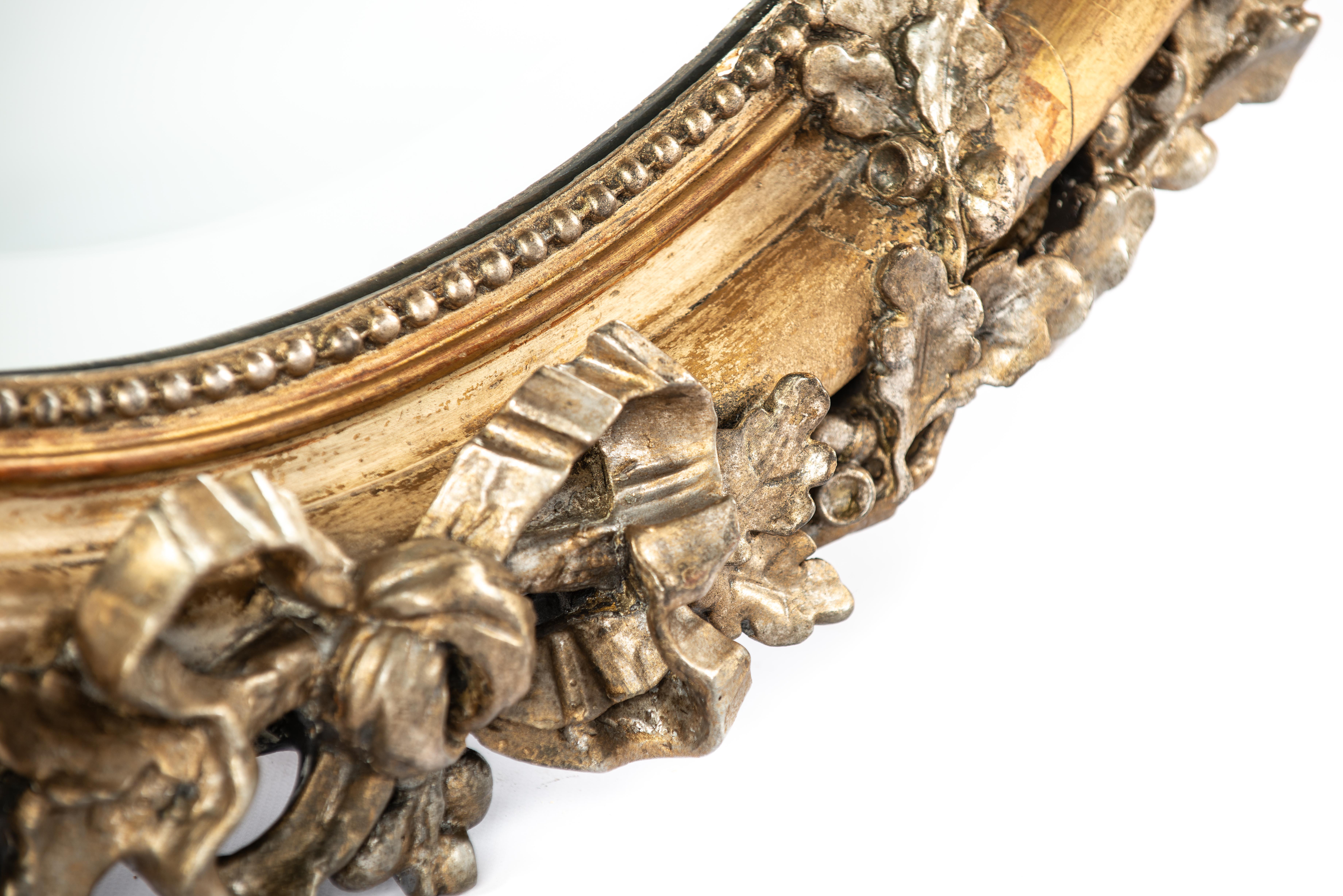 XIXe siècle Antique 19ème siècle grand miroir ovale français doré à la feuille d'or et d'argent en vente