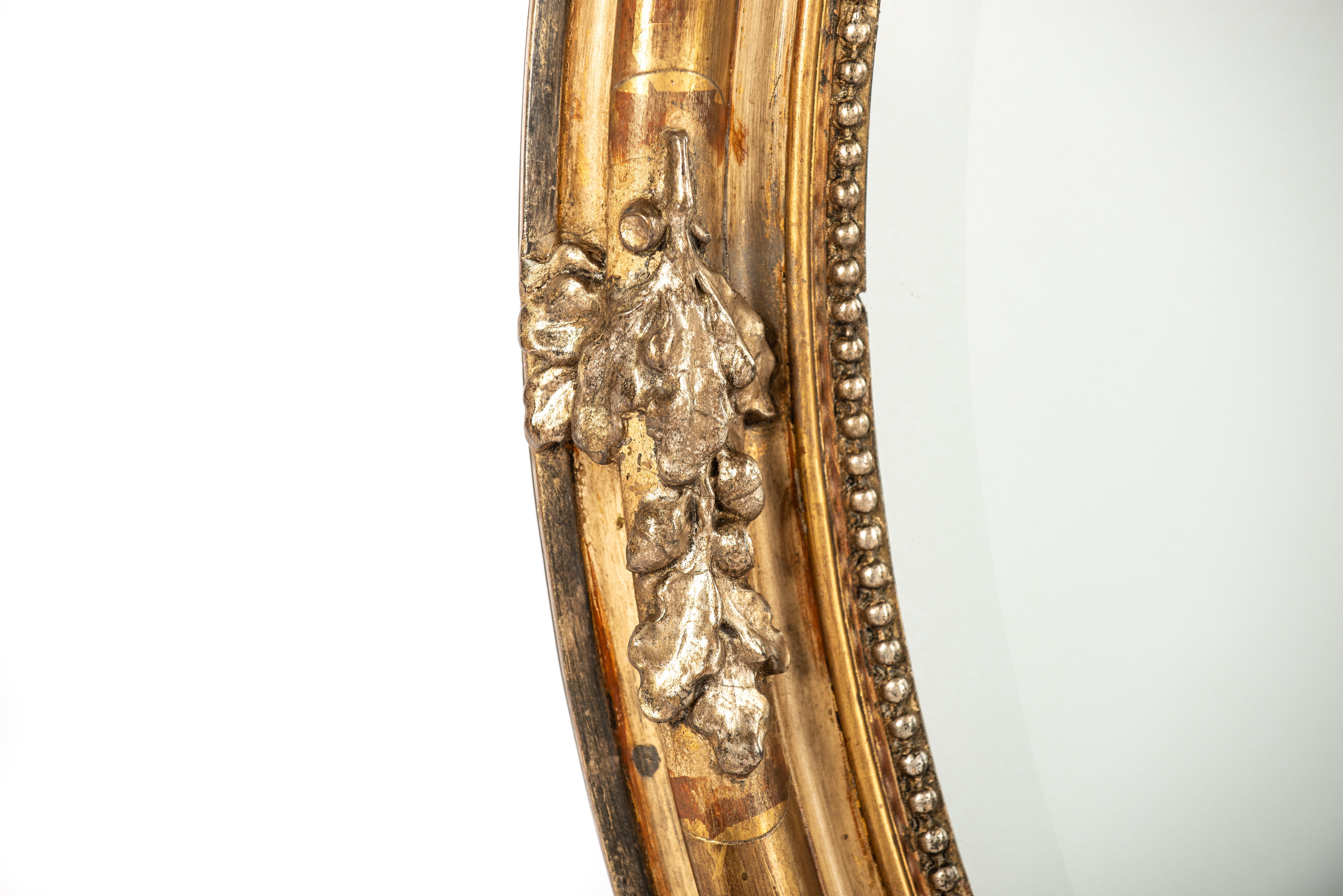 Empire Antique 19ème siècle grand miroir ovale français doré à la feuille d'or et d'argent en vente
