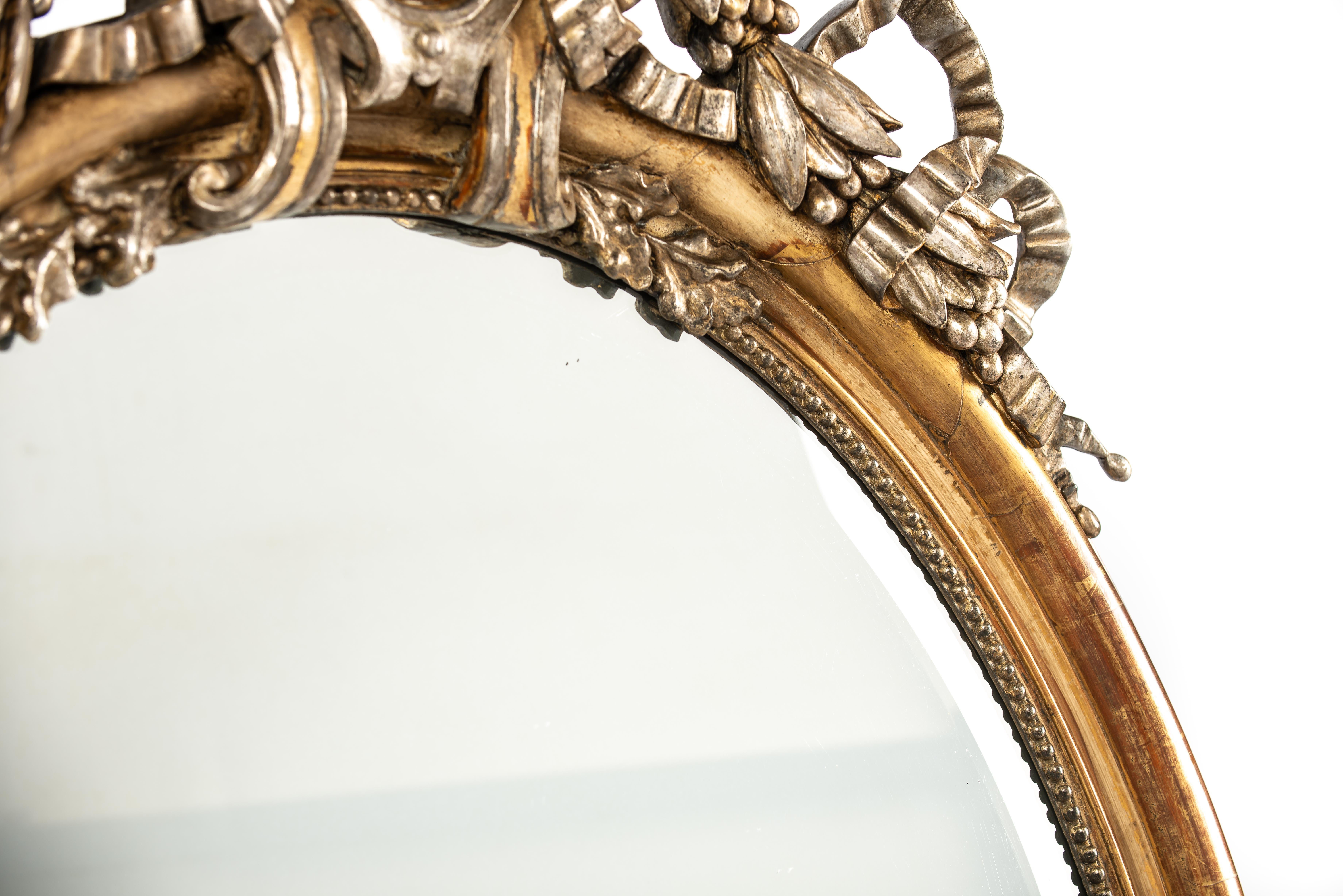 Poli Antique 19ème siècle grand miroir ovale français doré à la feuille d'or et d'argent en vente
