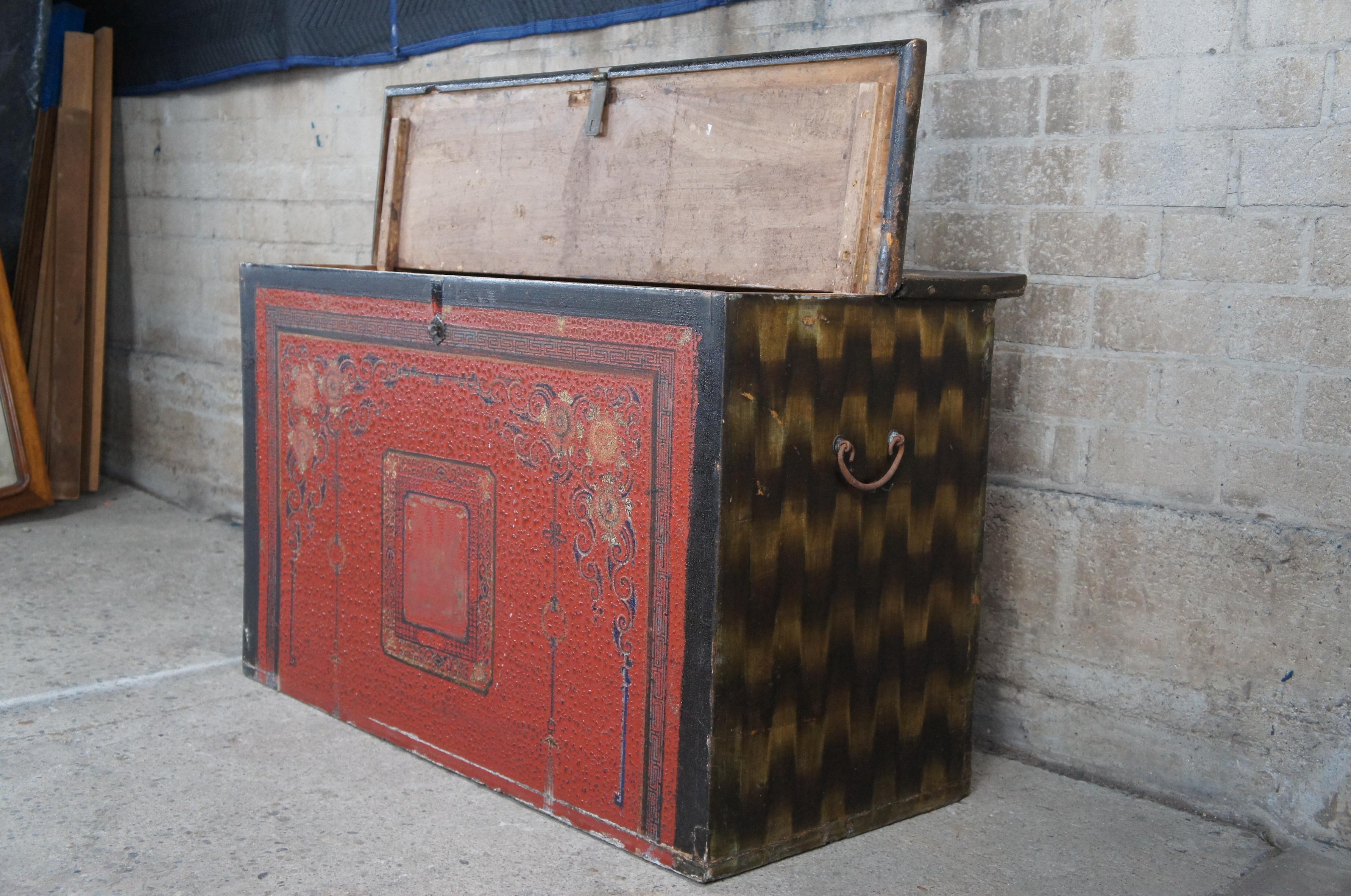 Coffre de rangement tibétain en bois peint à la main, antique, du 19e siècle en vente 1
