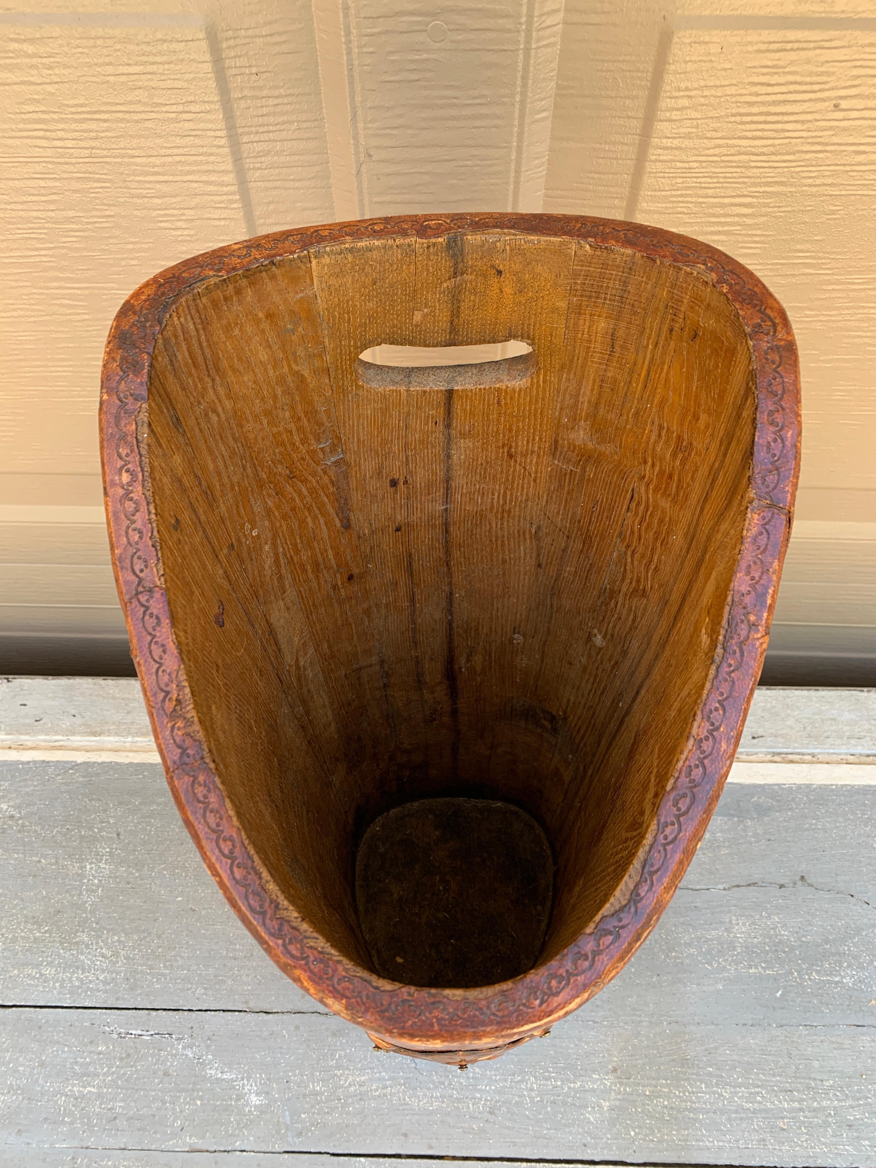 Antico portaombrelli in legno e rame con rivestimento in pelle del XIX secolo in vendita 4