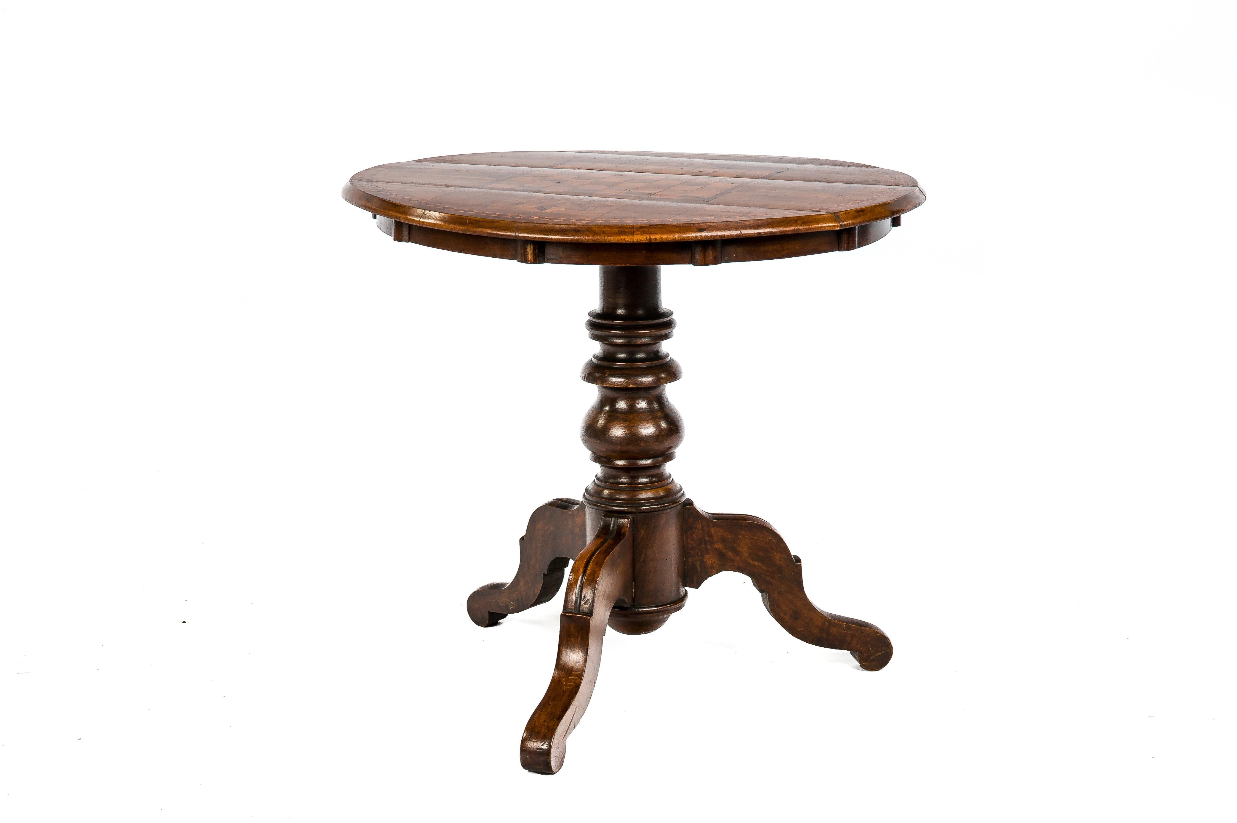 Walnut Antique 19th Century Louis Philippe Style Italian Marquetry Chess Gueridon Table