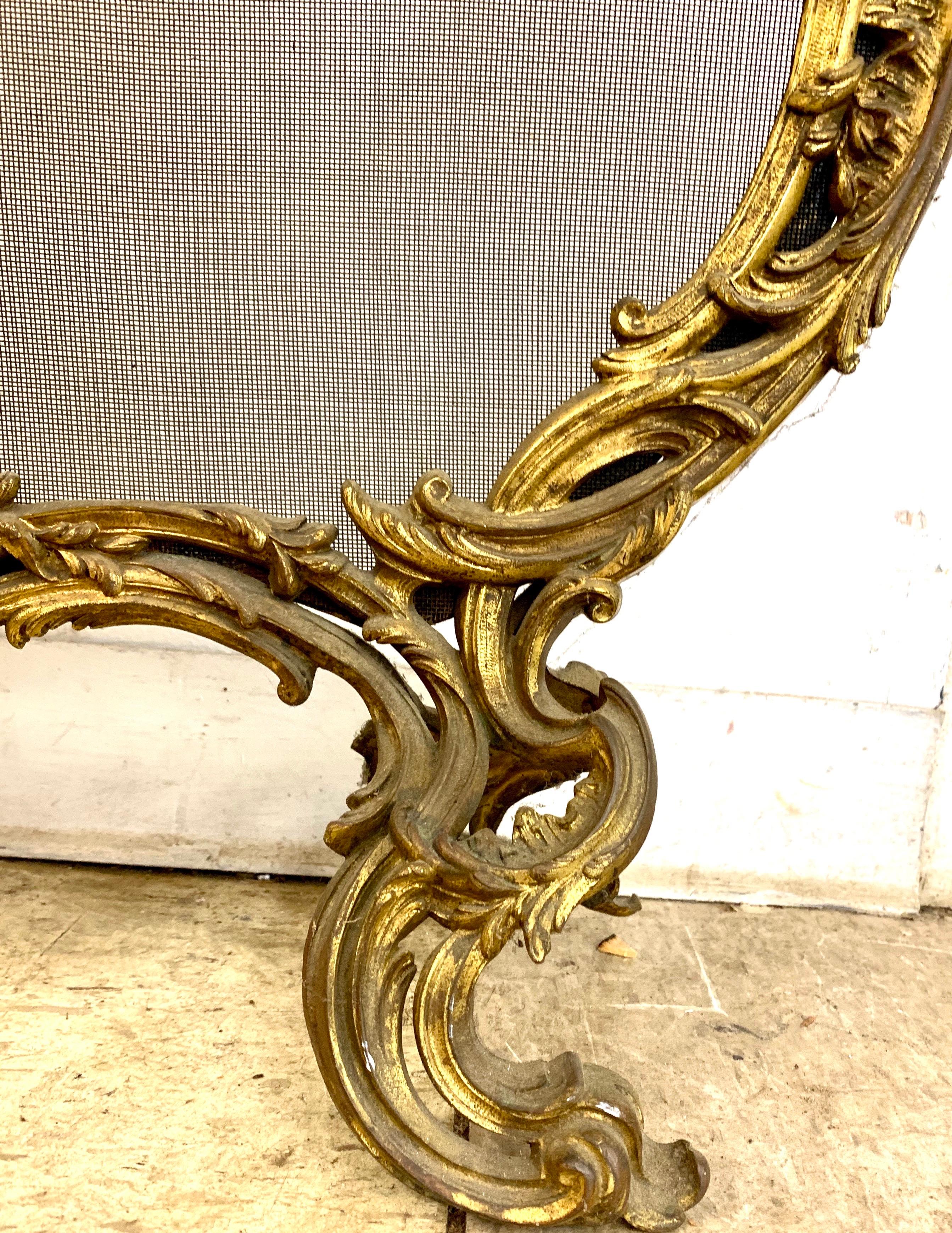 Antique 19th Century Louis XV Brass Fireplace Screen with Cherub In Good Condition In West Hartford, CT