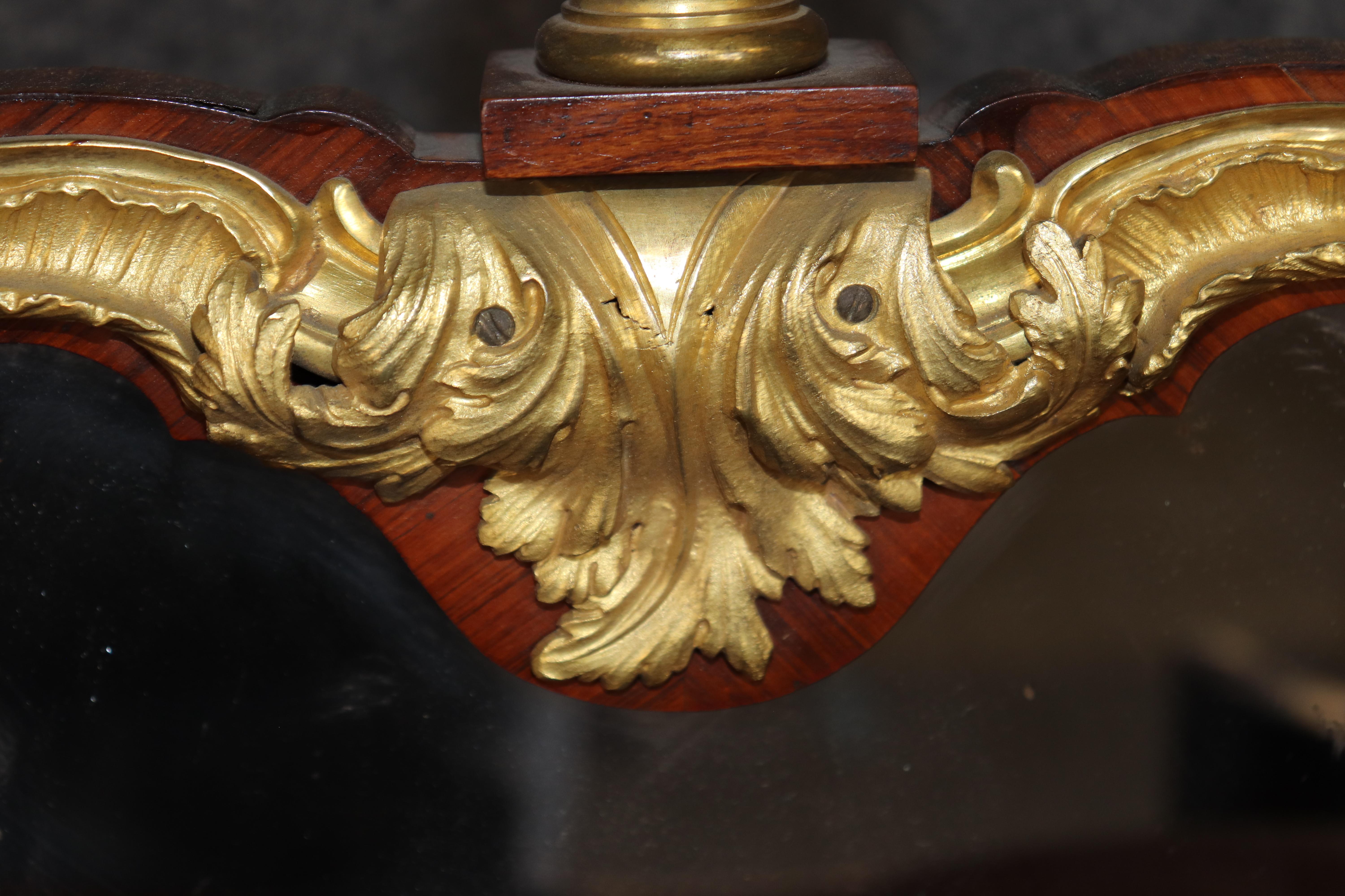 Ancienne armoire-serveur de style Louis XV du 19e siècle à décor de bronze et de Sèvres en vente 5