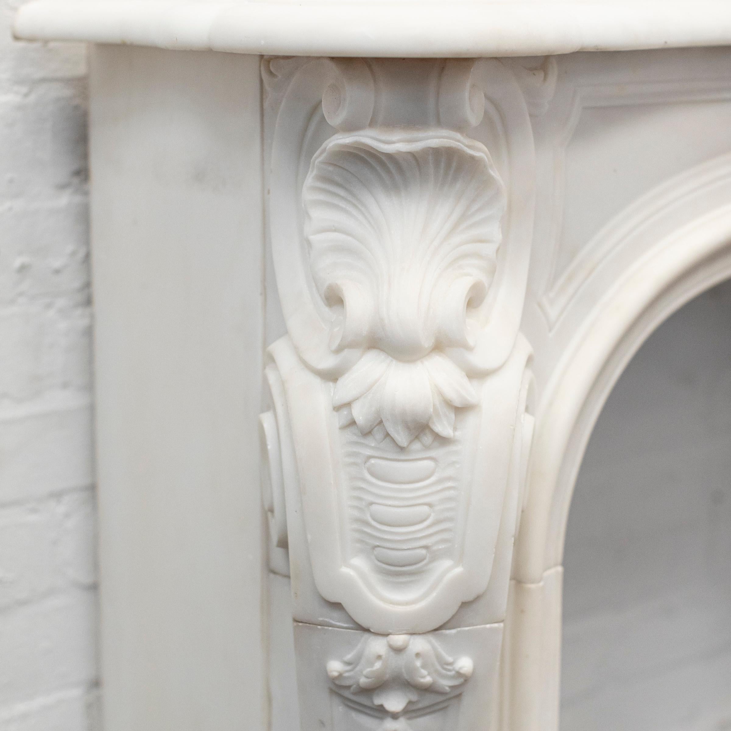 Cheminée ancienne en marbre français de style Louis XV du 19ème siècle Bon état - En vente à Ware, GB