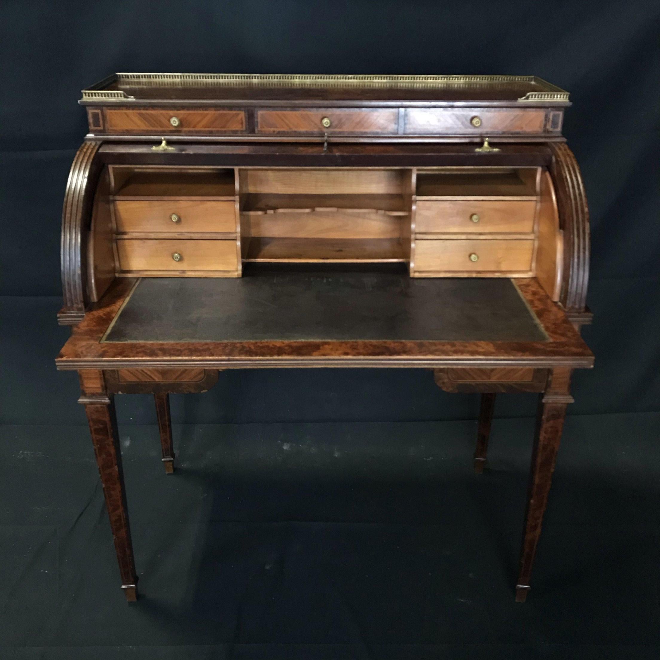 Antique 19th Century Louis XVI Cylinder Bureau Rolltop Desk In Good Condition In Hopewell, NJ