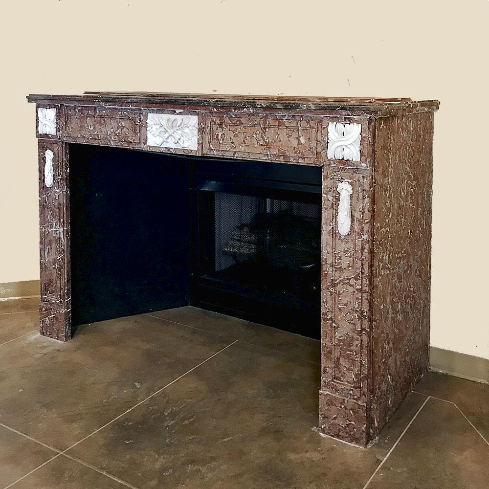 Antique 19th Century Louis XVI French Rouge and Carrara Marble Chimenea Mantel Neoclásico en venta