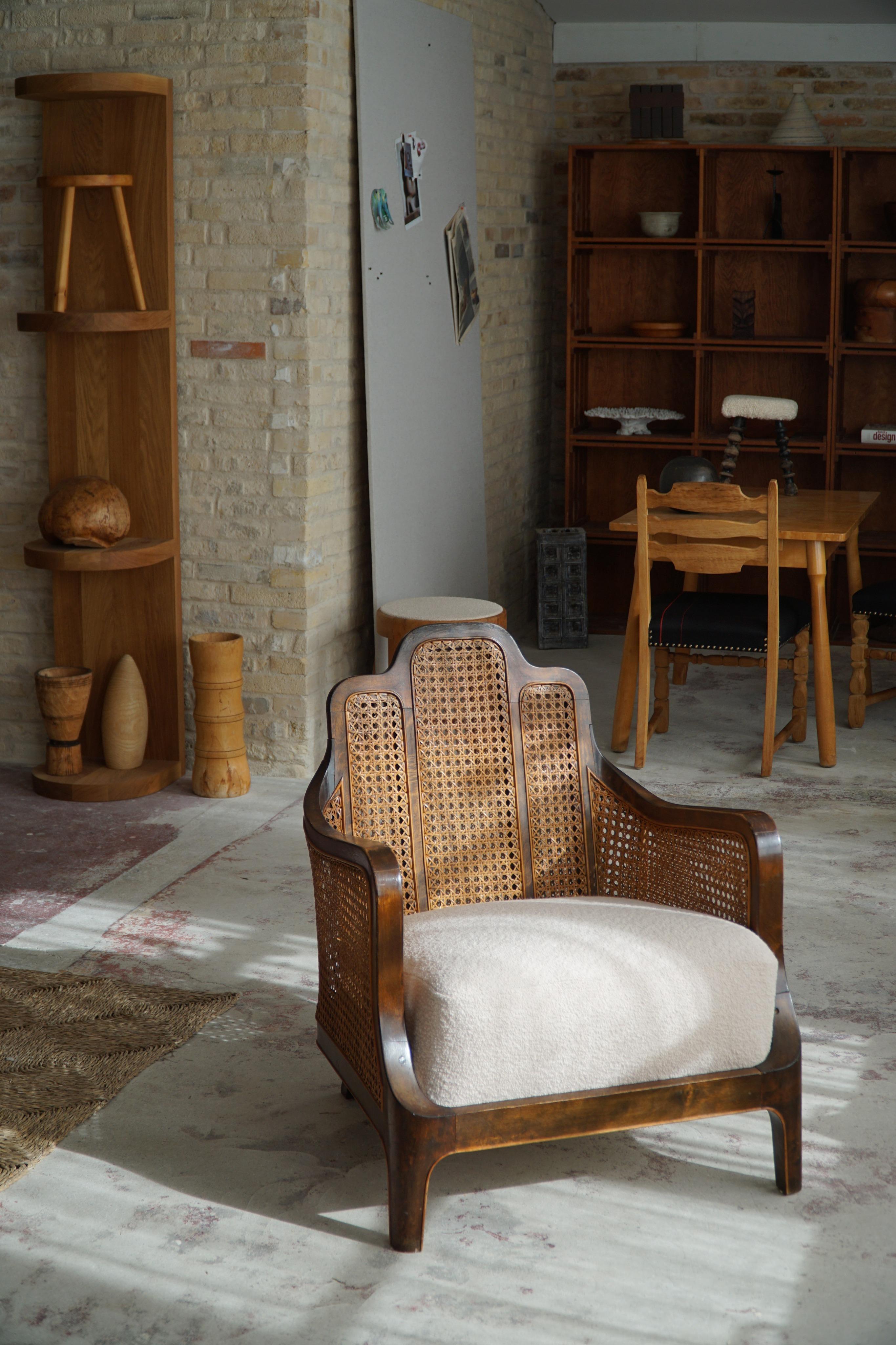 Antique 19th Century Lounge Chair in Rattan, Bouclé & Beech, British Colonial In Fair Condition In Odense, DK