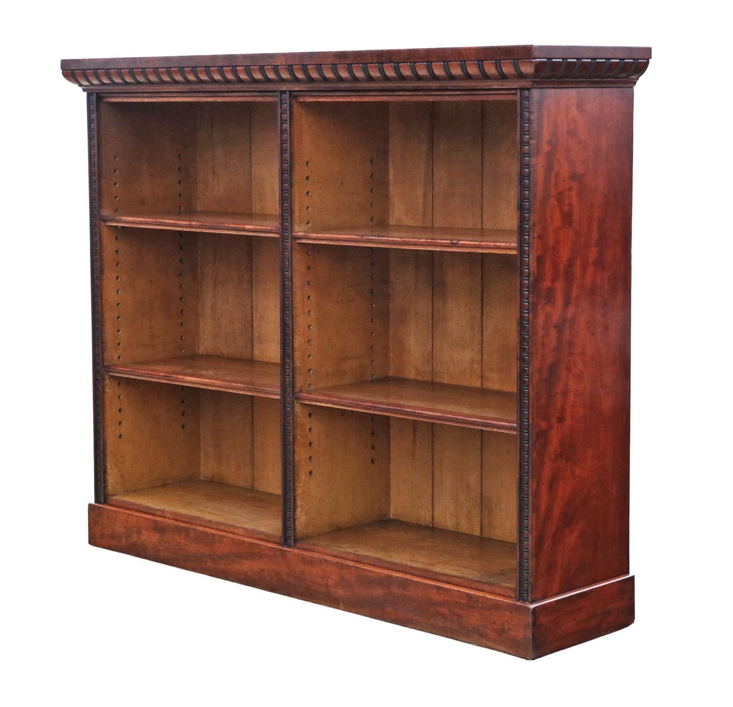 Antica libreria a ripiani regolabili in mogano del XIX secolo - Qualità pregiata

Una rara libreria in mogano del XIX secolo con un'età, un colore e una patina attraenti, che sarebbe un meraviglioso pezzo da esposizione nell'ambiente giusto.
