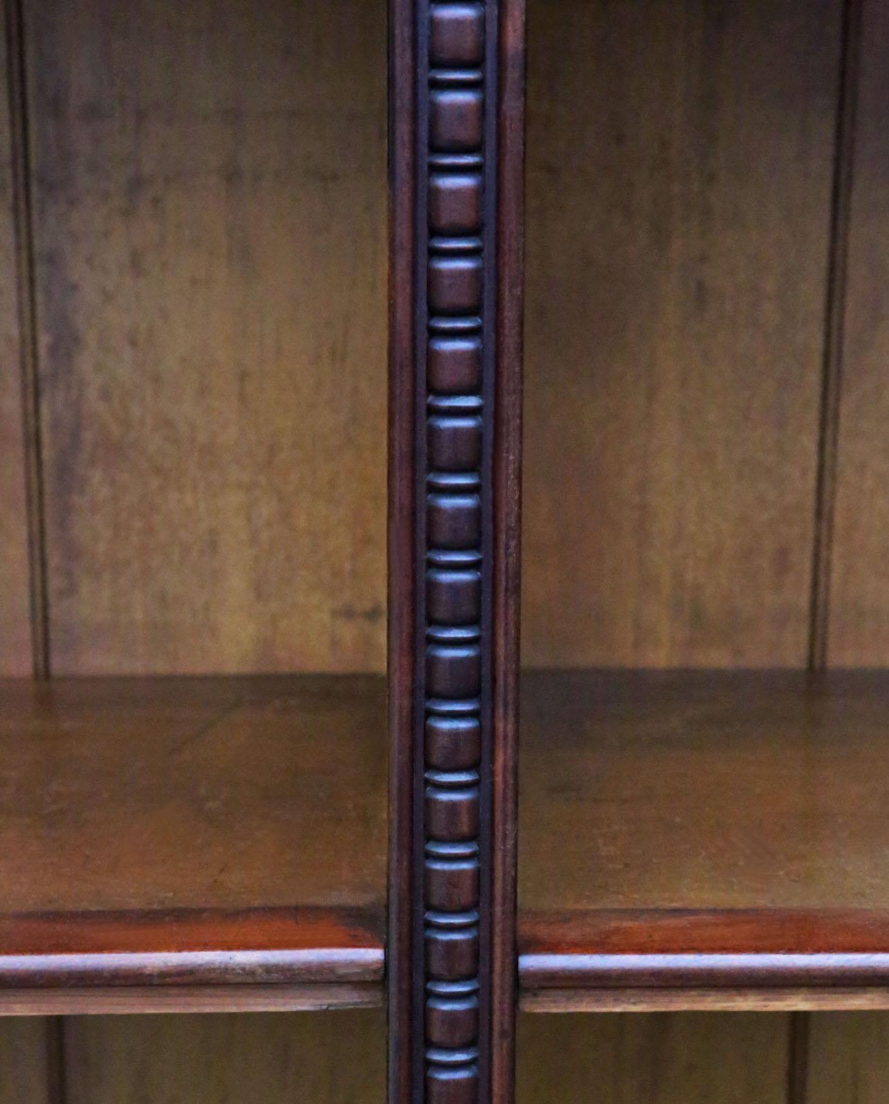 Antica libreria a ripiani regolabili in mogano del XIX secolo - Qualità pregiata in vendita 3