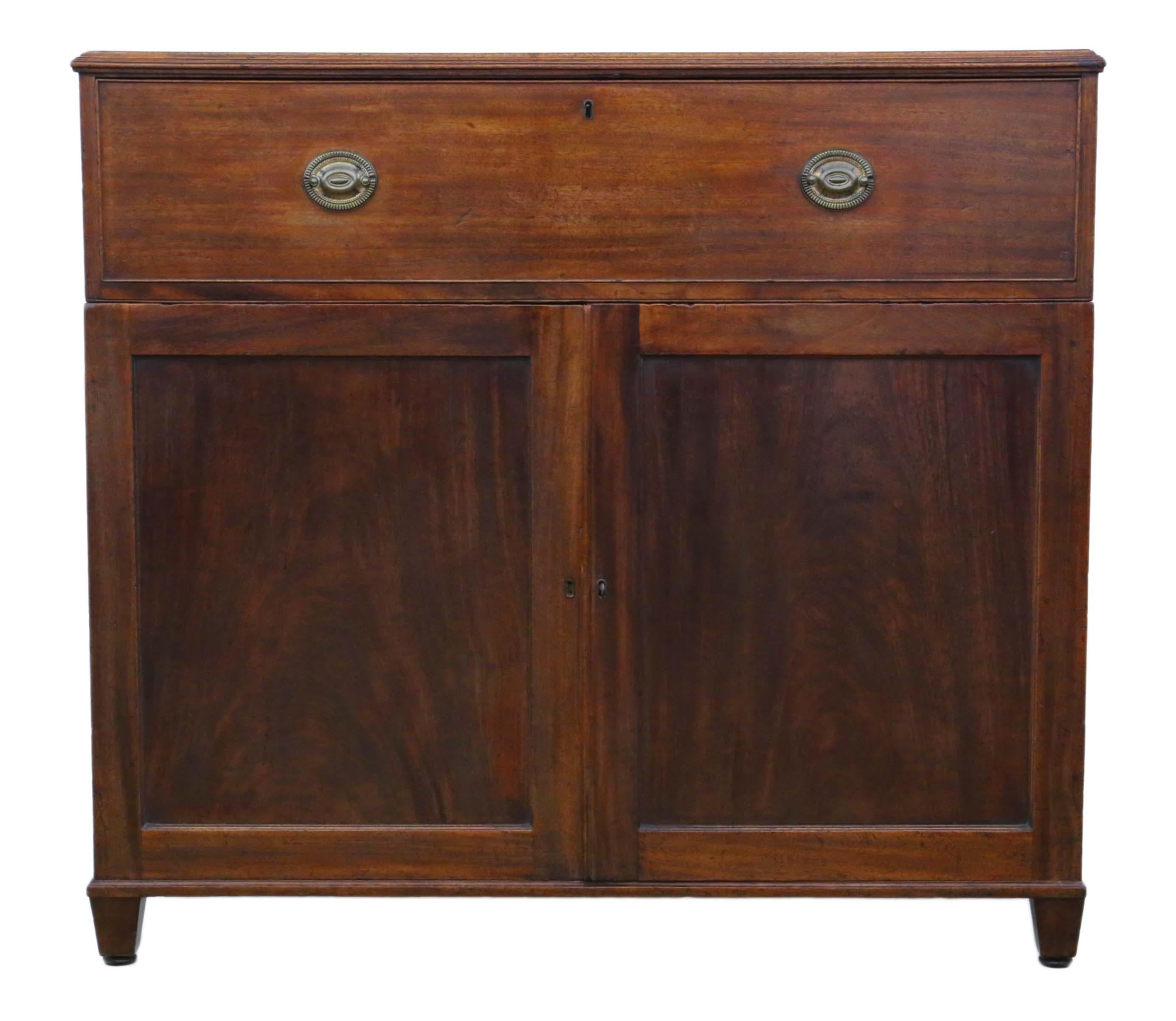 Antique quality 19th Century mahogany campaign chest of drawers. Original handles.

No loose joints or woodworm and the oak lined drawers slide freely. Separates into 2 parts for transport.
 
Overall maximum dimensions: 117cmW x 47cmD x