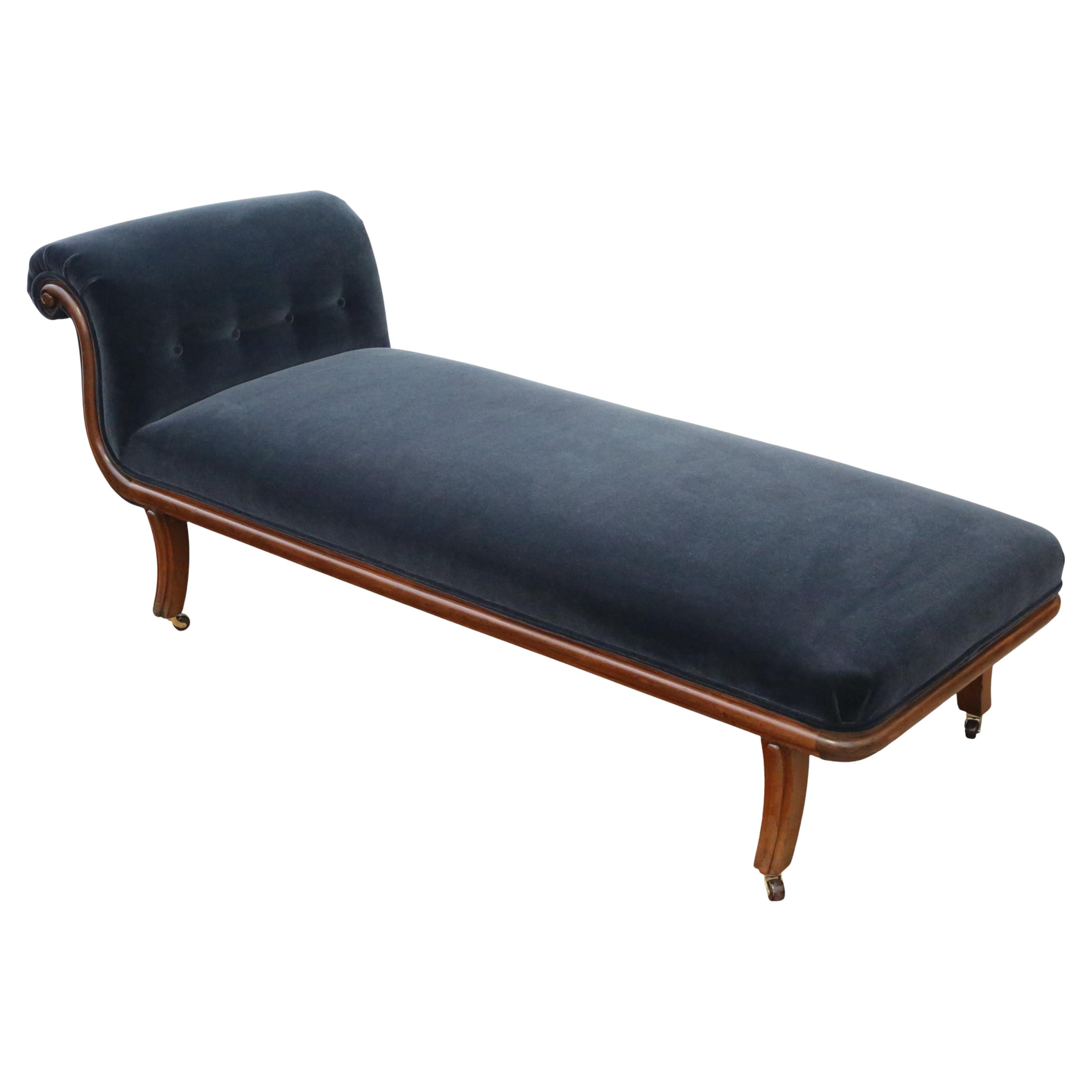 Antique 19th Century Mahogany Chaise Lounge / Day Bed Sofa – Fine Quality in vendita