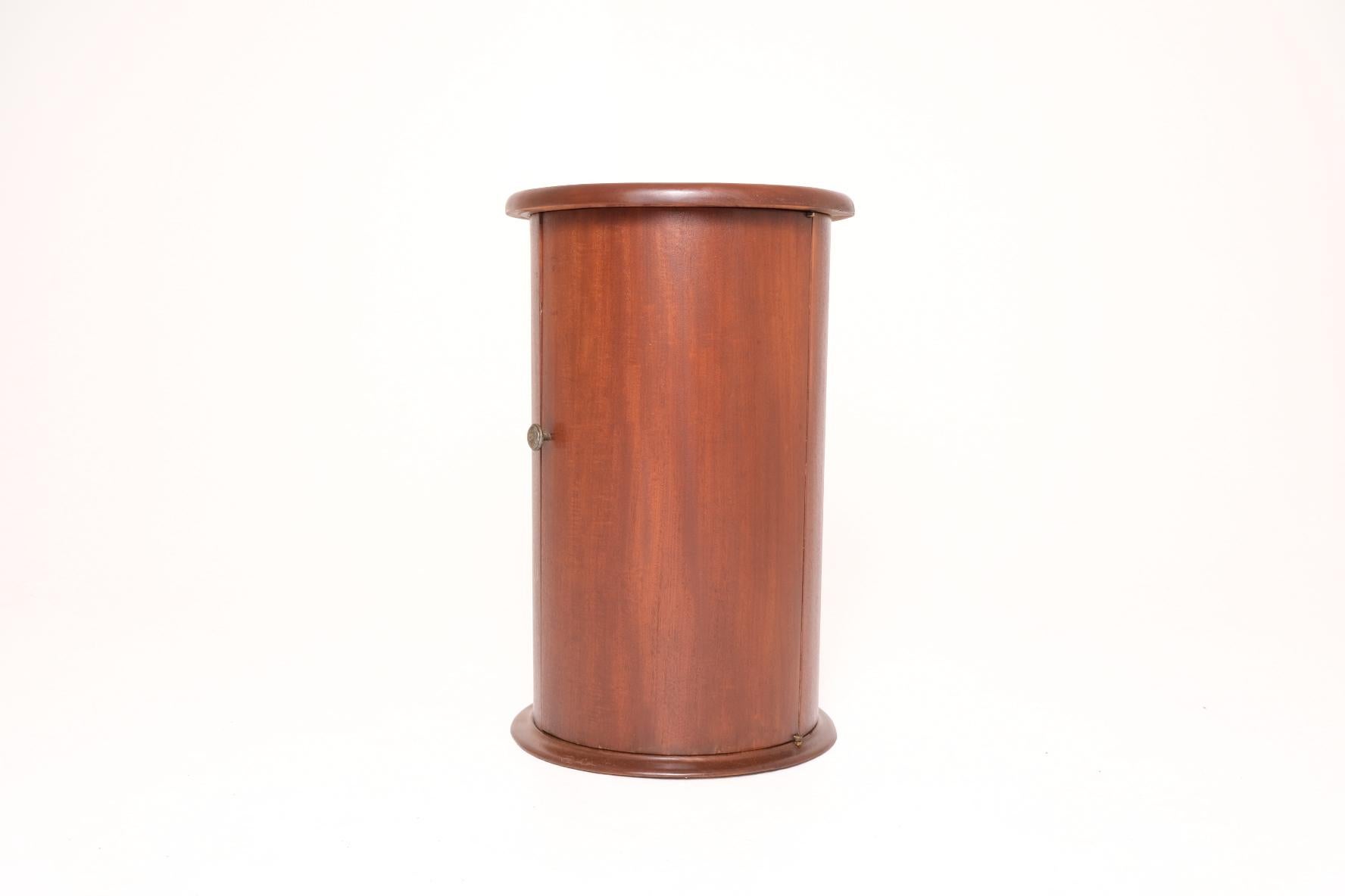 Antique 19th Century Mahogany Cylindrical Bedside Table For Sale 6