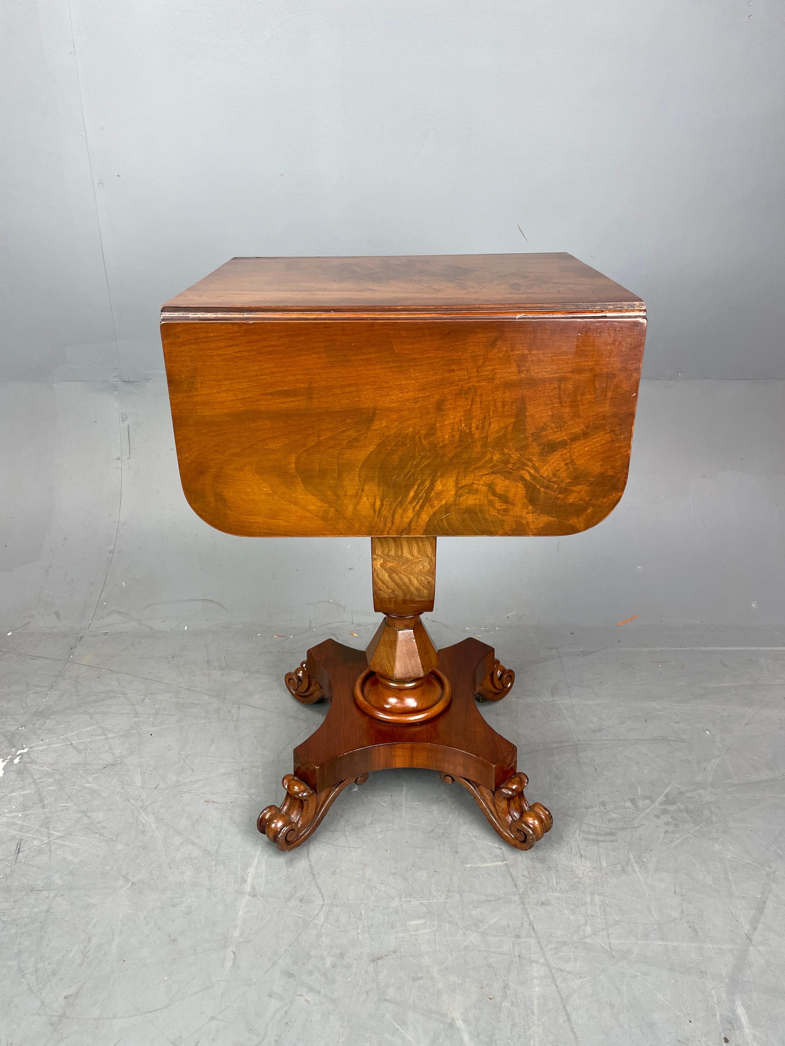 Antique 19th Century Mahogany Drop Flap Side /Lamp Table In Good Condition In Chelmsford, GB