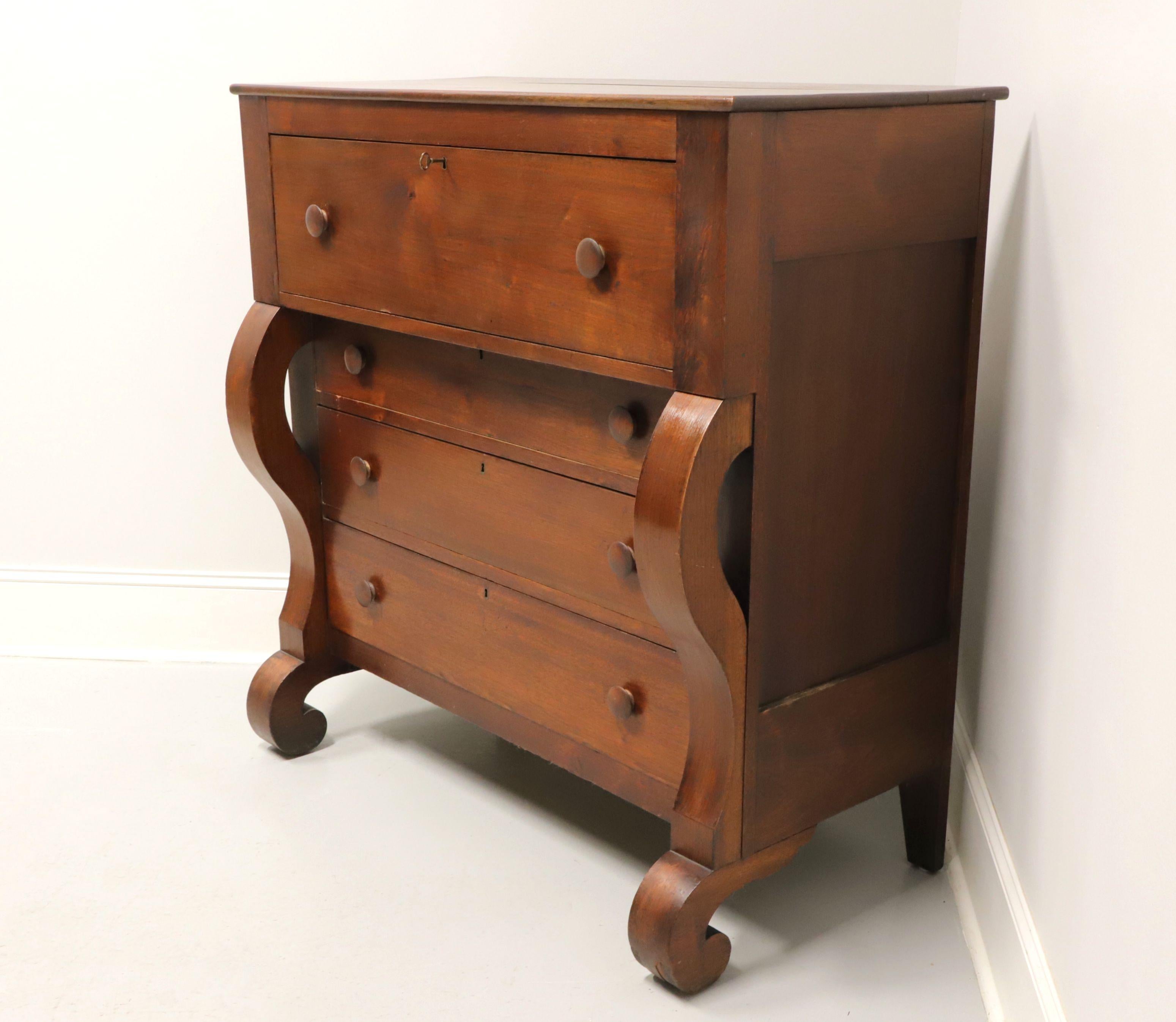 Américain Ancienne commode à quatre tiroirs en acajou de style Empire du 19ème siècle en vente