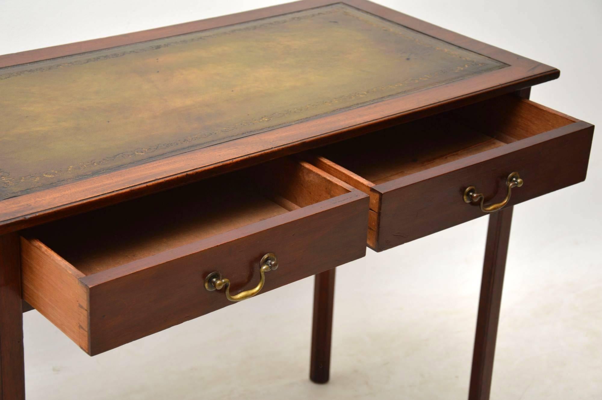 Antique 19th Century Mahogany Leather Top Writing Table In Excellent Condition In London, GB