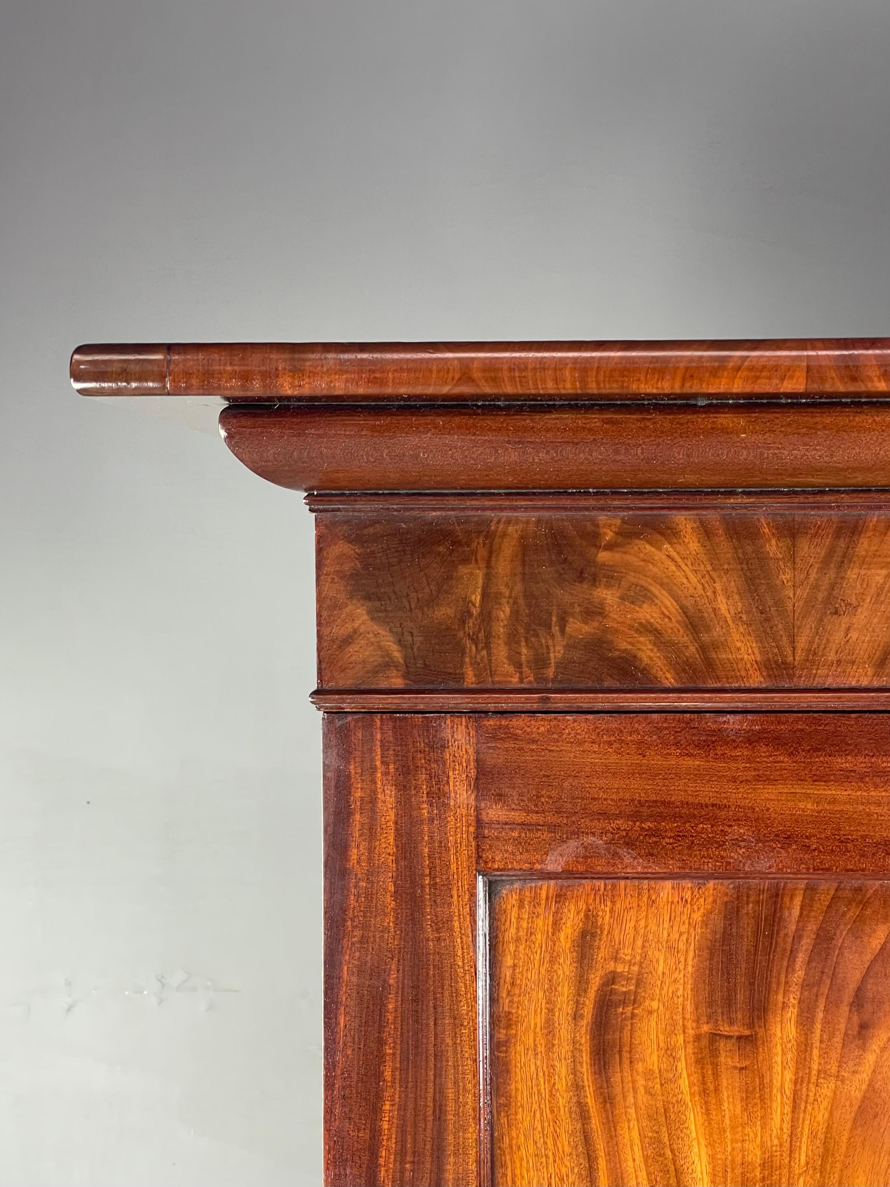 Early 19th Century Antique 19th century mahogany linen press wardrobe armoire  For Sale