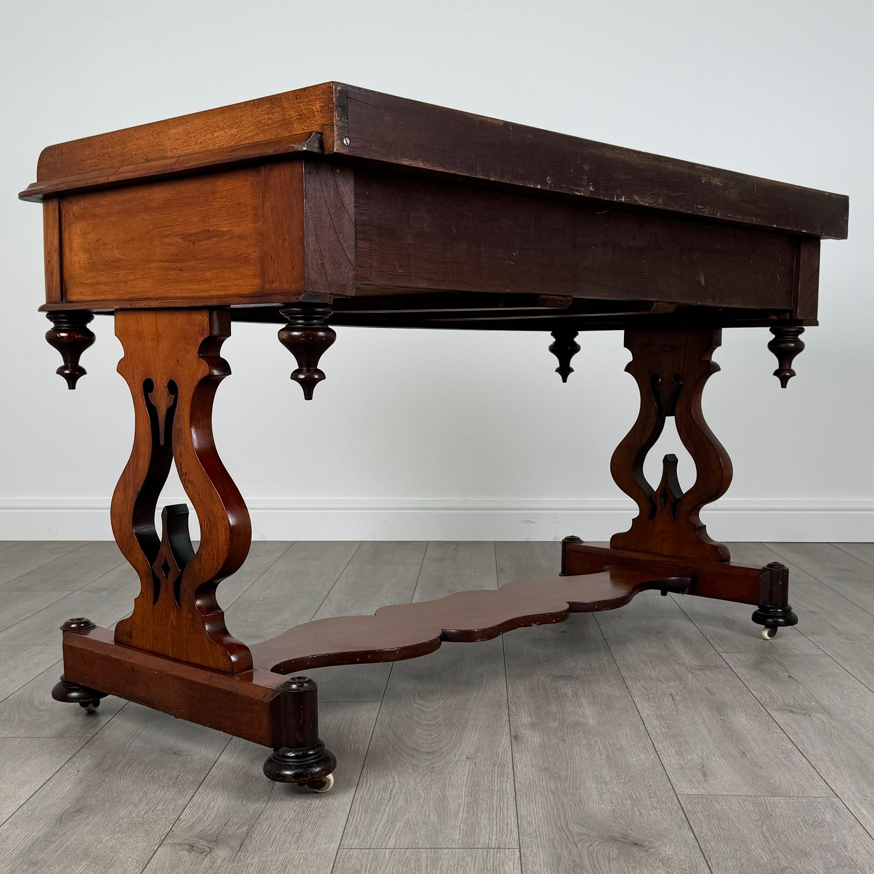 XIXe siècle Ancienne table d'appoint en acajou du 19ème siècle de bonne qualité ( REF AF-3605 ) en vente