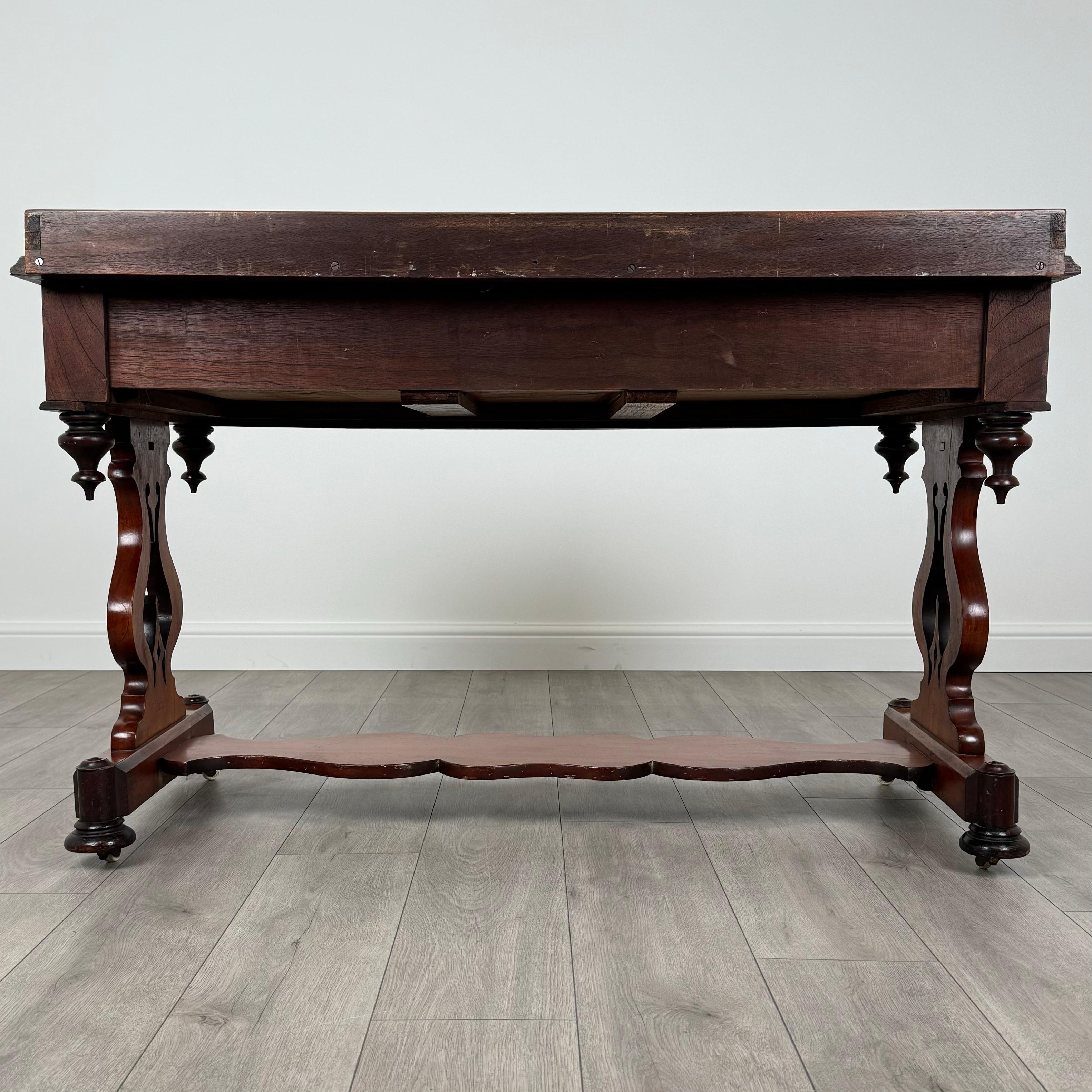 Acajou Ancienne table d'appoint en acajou du 19ème siècle de bonne qualité ( REF AF-3605 ) en vente