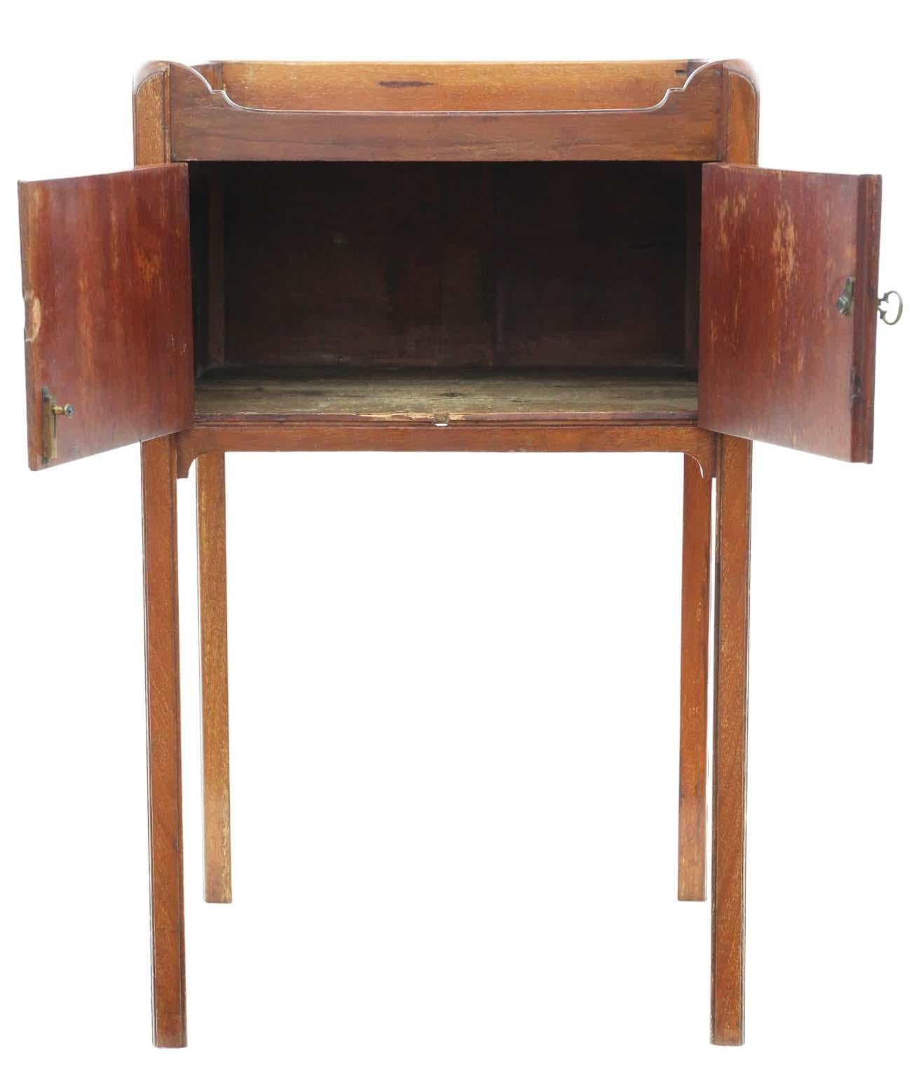 Antique 19th Century Mahogany Tray Top Nightstand Washstand Bedside Table In Good Condition For Sale In Wisbech, Cambridgeshire