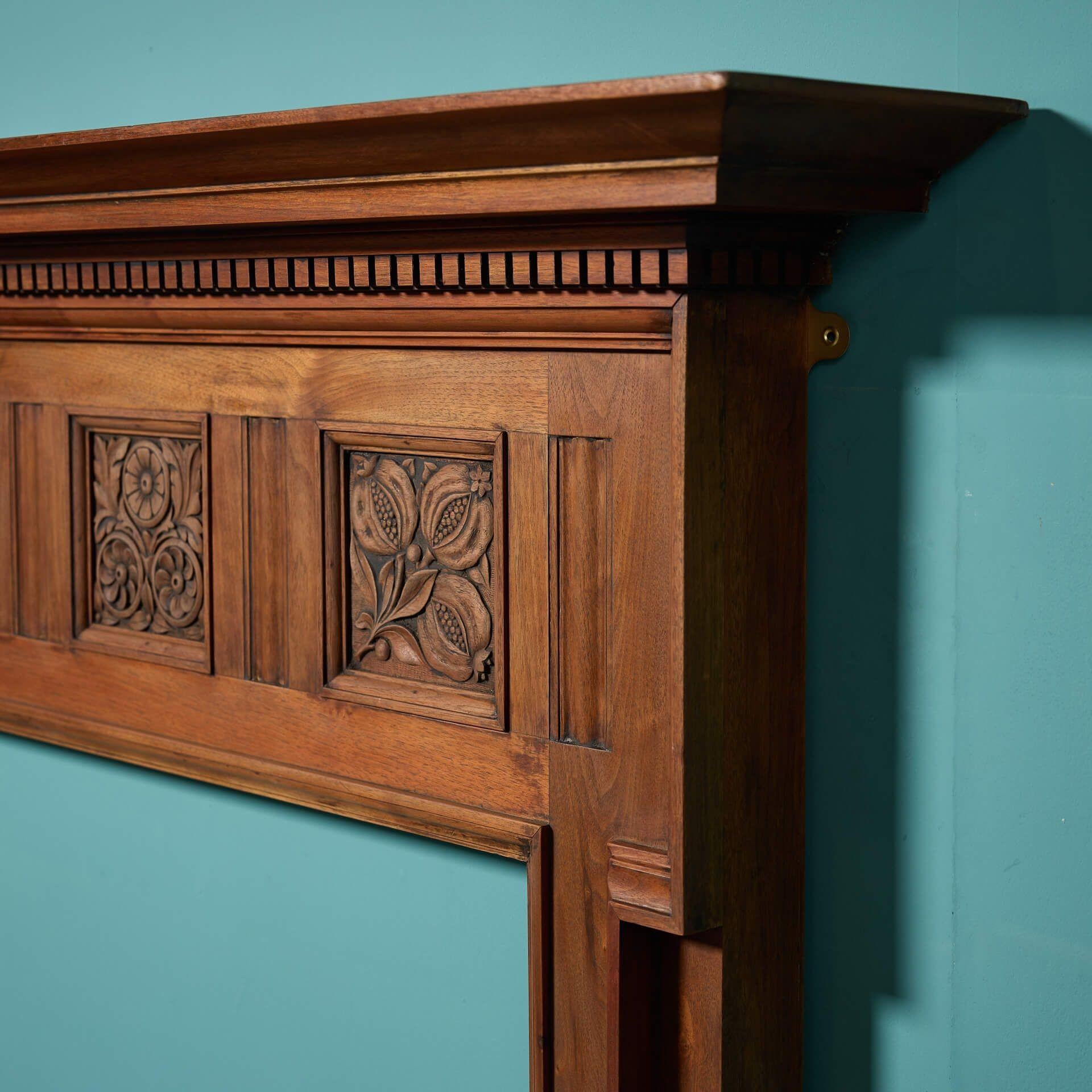 Legno Antico rivestimento per camino vittoriano in mogano del XIX secolo in vendita