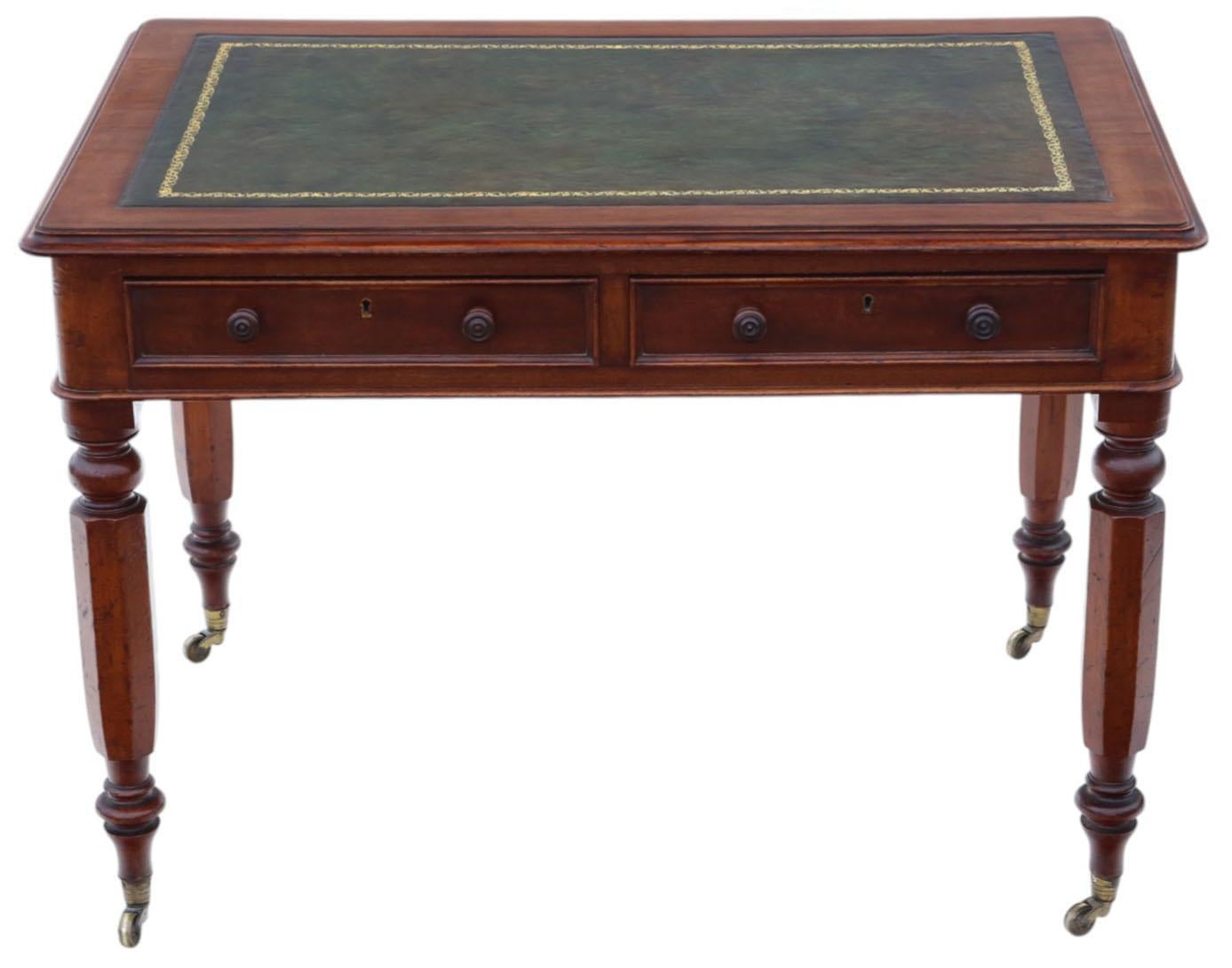 Antiguo escritorio de caoba del siglo XIX - Elegante tocador o mesa auxiliar con patas octogonales y ruedas de latón

Este escritorio antiguo de caoba del siglo XIX, de gran calidad, es una pieza muy codiciada, ideal como tocador o mesa auxiliar.