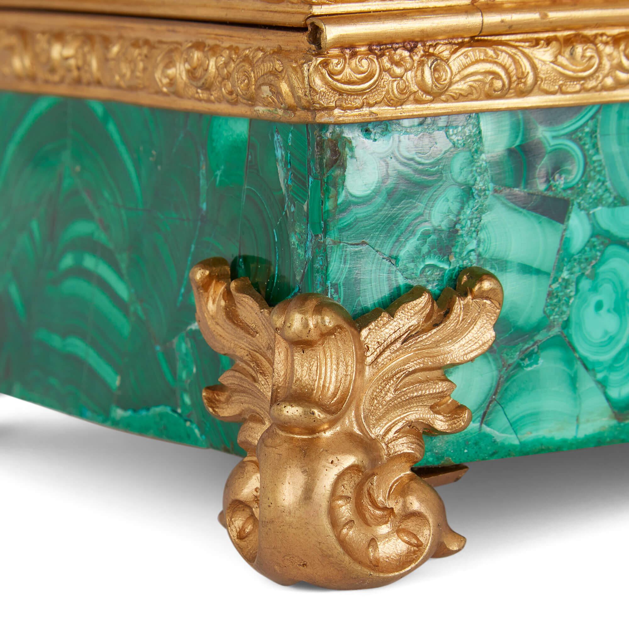 Malachite Coffret ancien du 19ème siècle en malachite et bronze doré  en vente