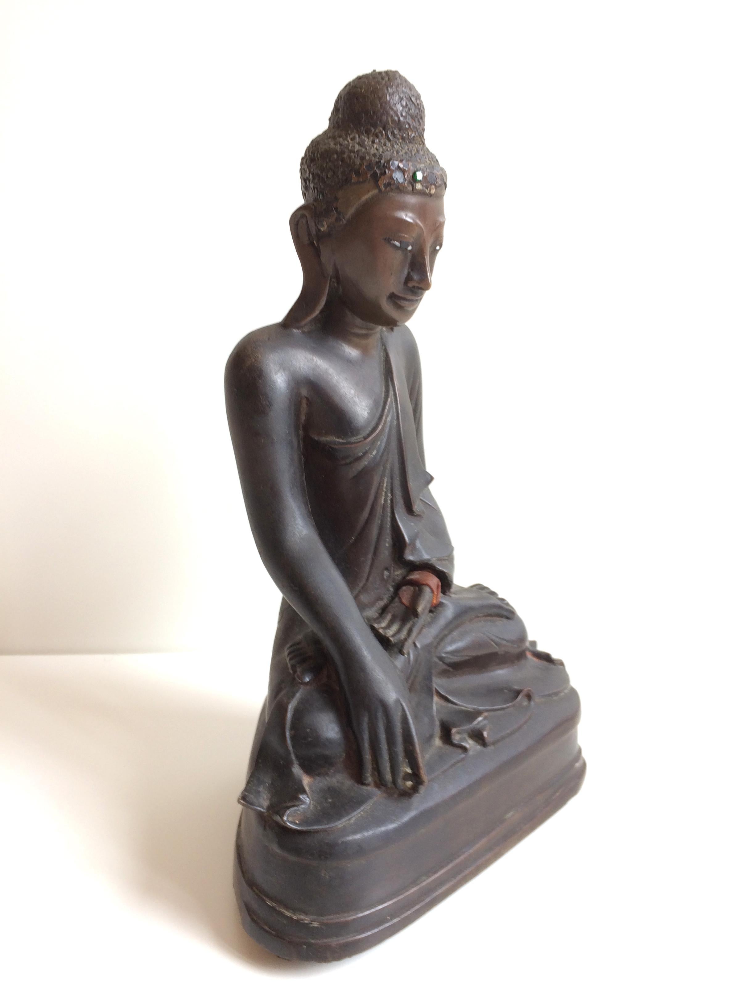 Antique 19th century Mandalay period bronze seated Buddha, Burma, circa 1880.
Seated with the right hand lowered bhumisparsimudra and the left hand rest in the lap.
In very good condition commensurate of age. The resting hand has come away at some