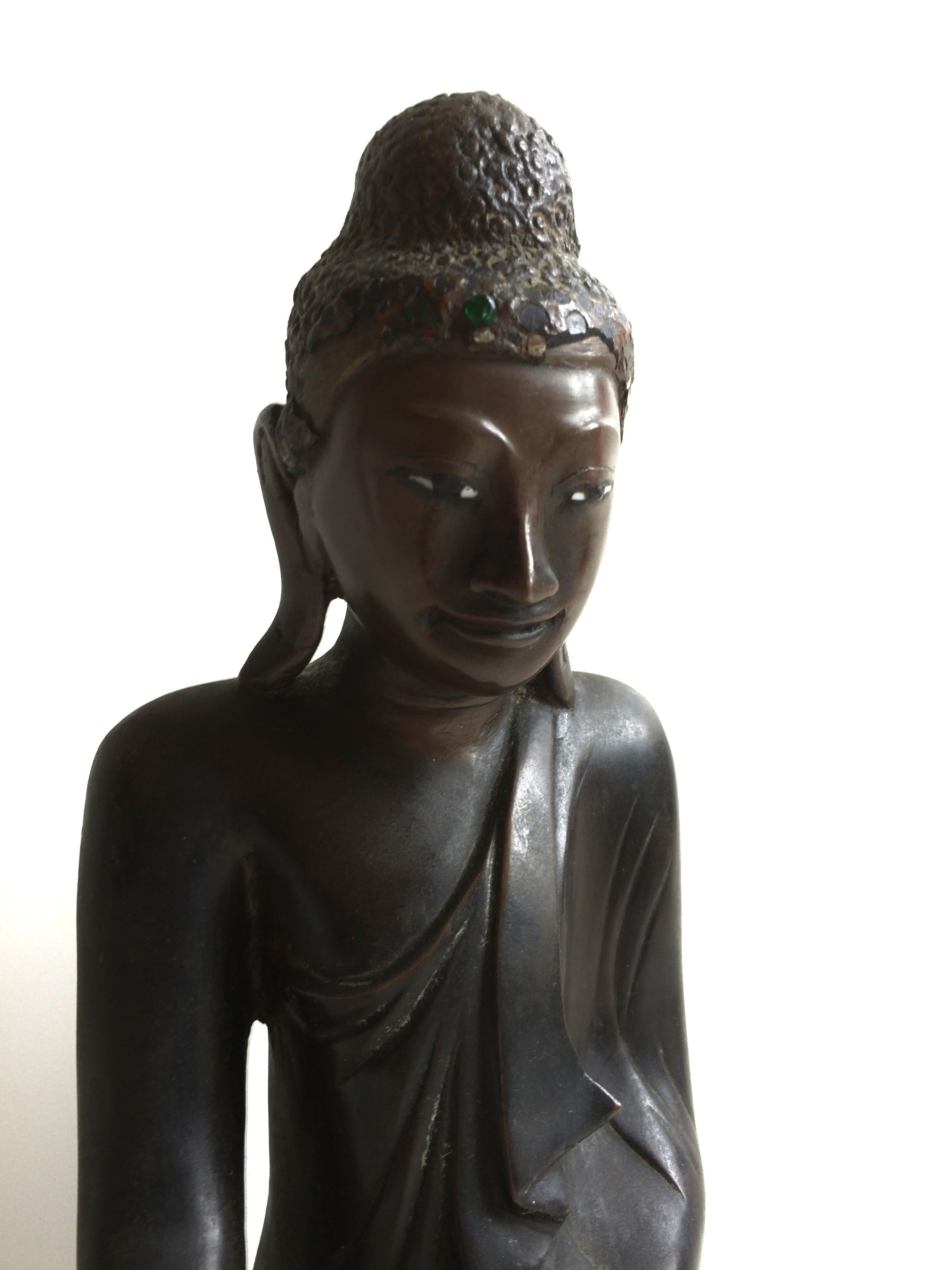 Antique 19th Century Mandalay Period Bronze Seated Buddha, Burma, circa 1880 In Good Condition For Sale In London, GB