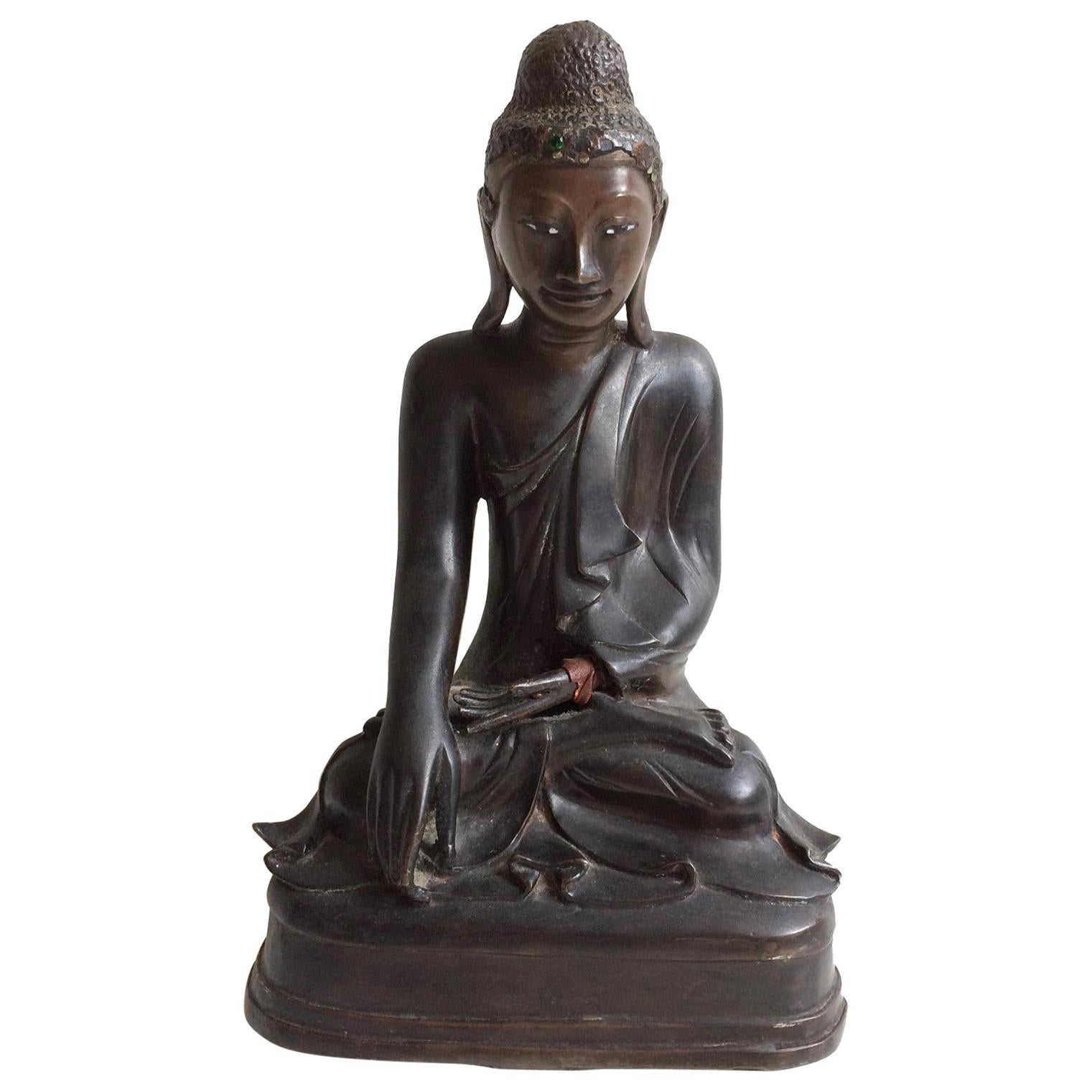Antique 19th Century Mandalay Period Bronze Seated Buddha, Burma, circa 1880 For Sale