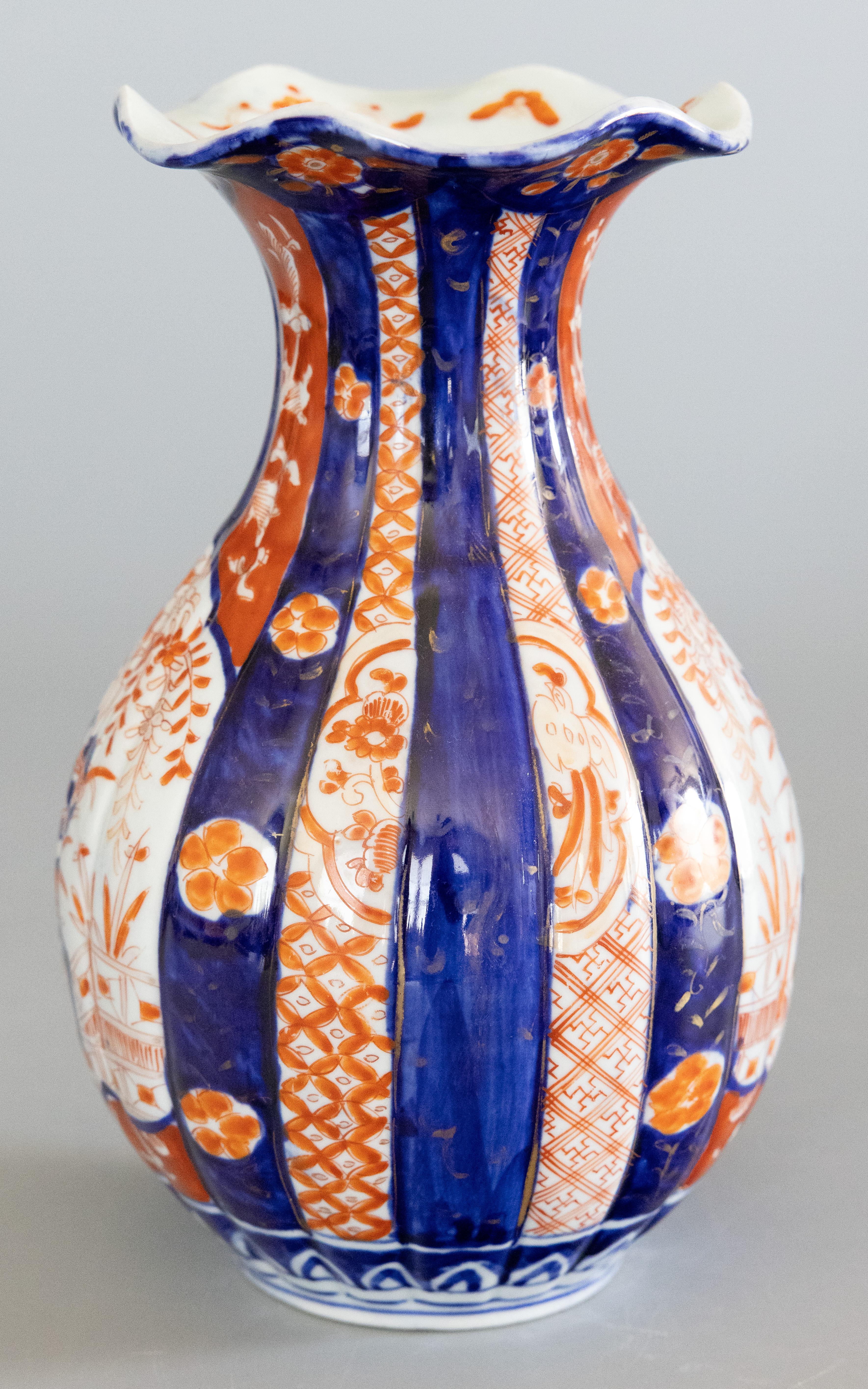 Peint à la main Vase ancien en porcelaine japonaise Imari Porcelain de la période Meiji du 19e siècle en vente