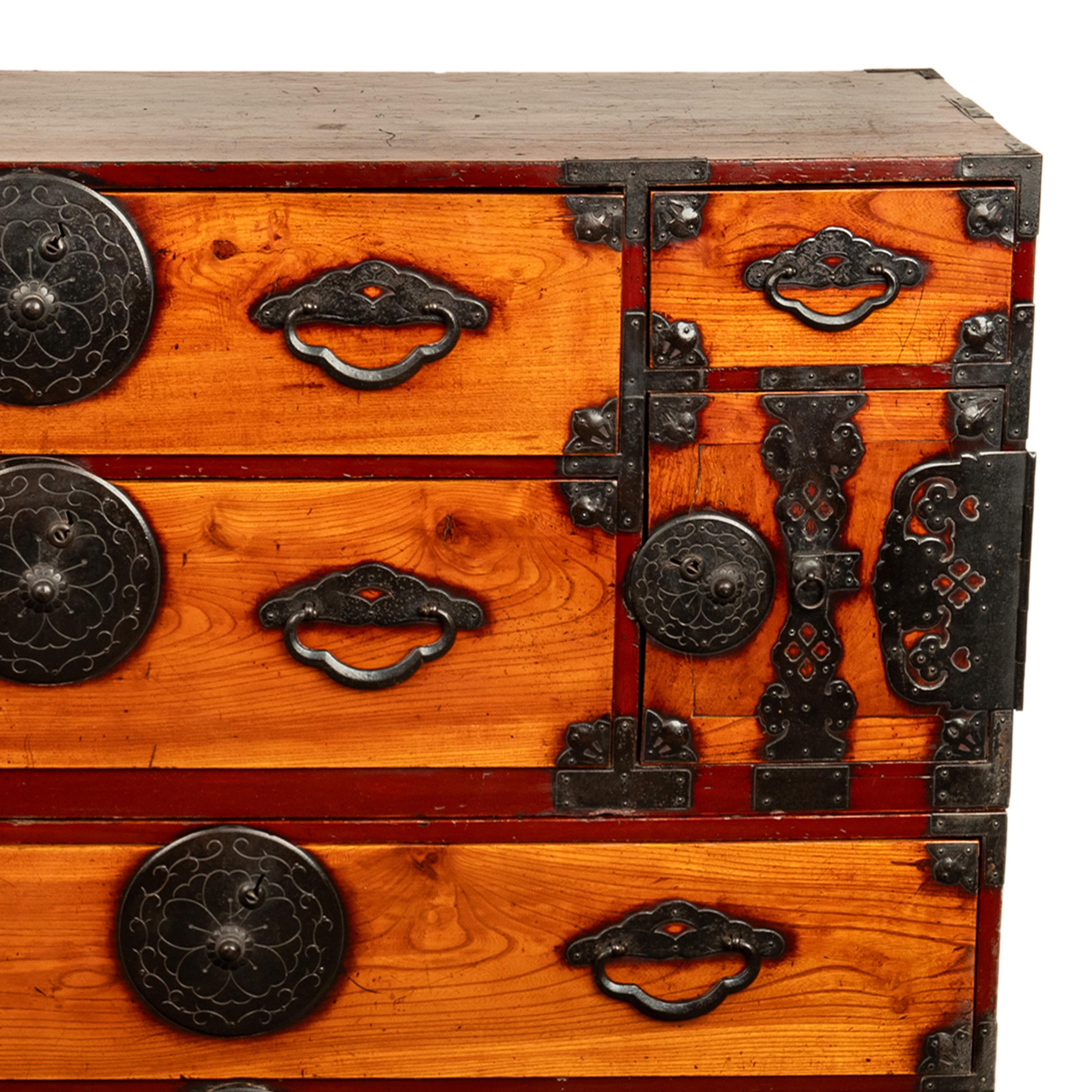 Antique 19th Century Meiji Period Japanese Tansu Isho Dansu Two Section Chest  For Sale 9
