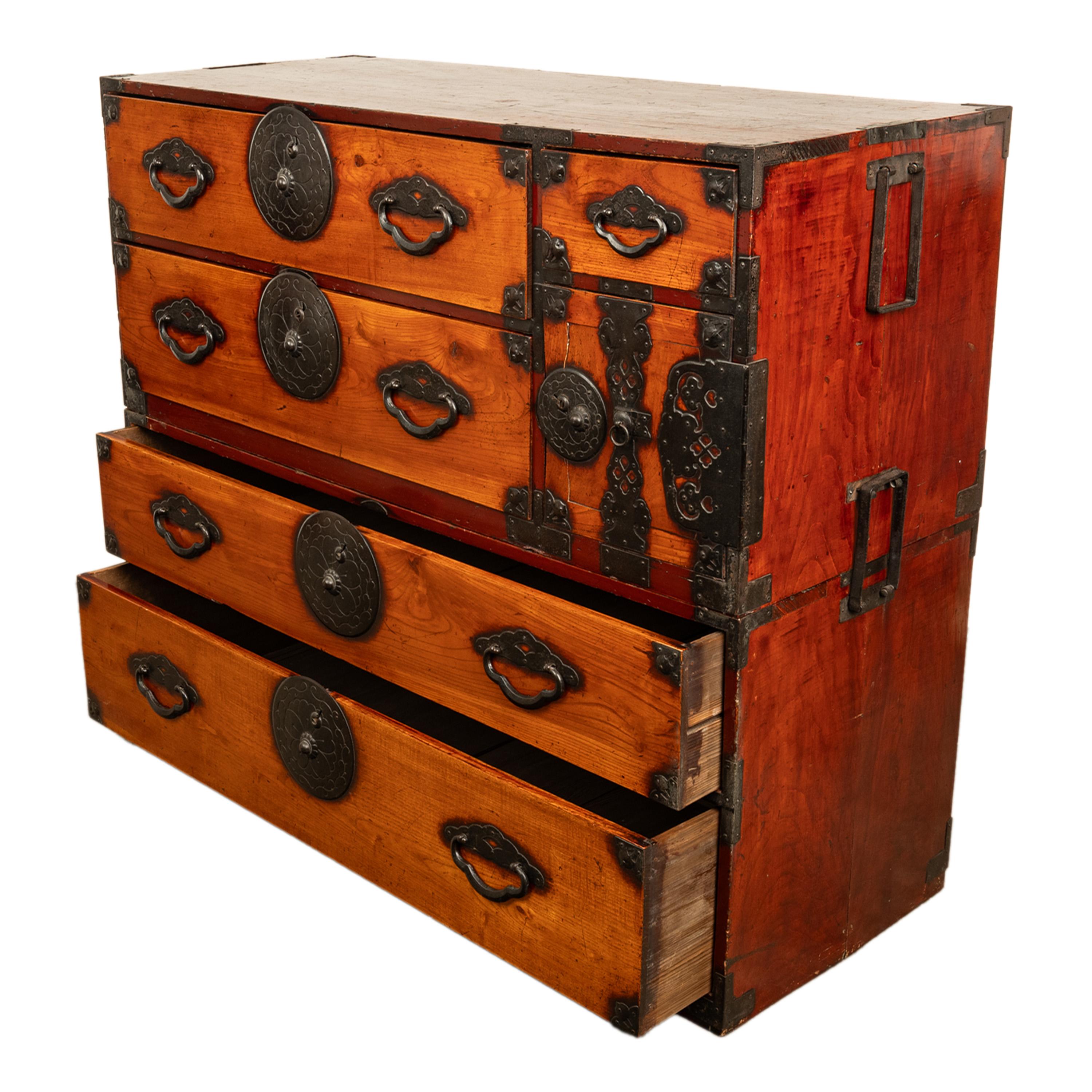 Antique 19th Century Meiji Period Japanese Tansu Isho Dansu Two Section Chest  For Sale 1