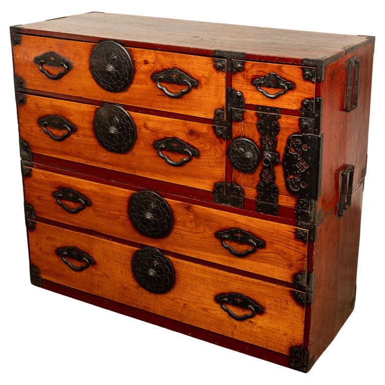 Isho Dansu clothing chest from Yonezawa - 19thC Isho Dansu clothing chest from Yonezawa - 19thC