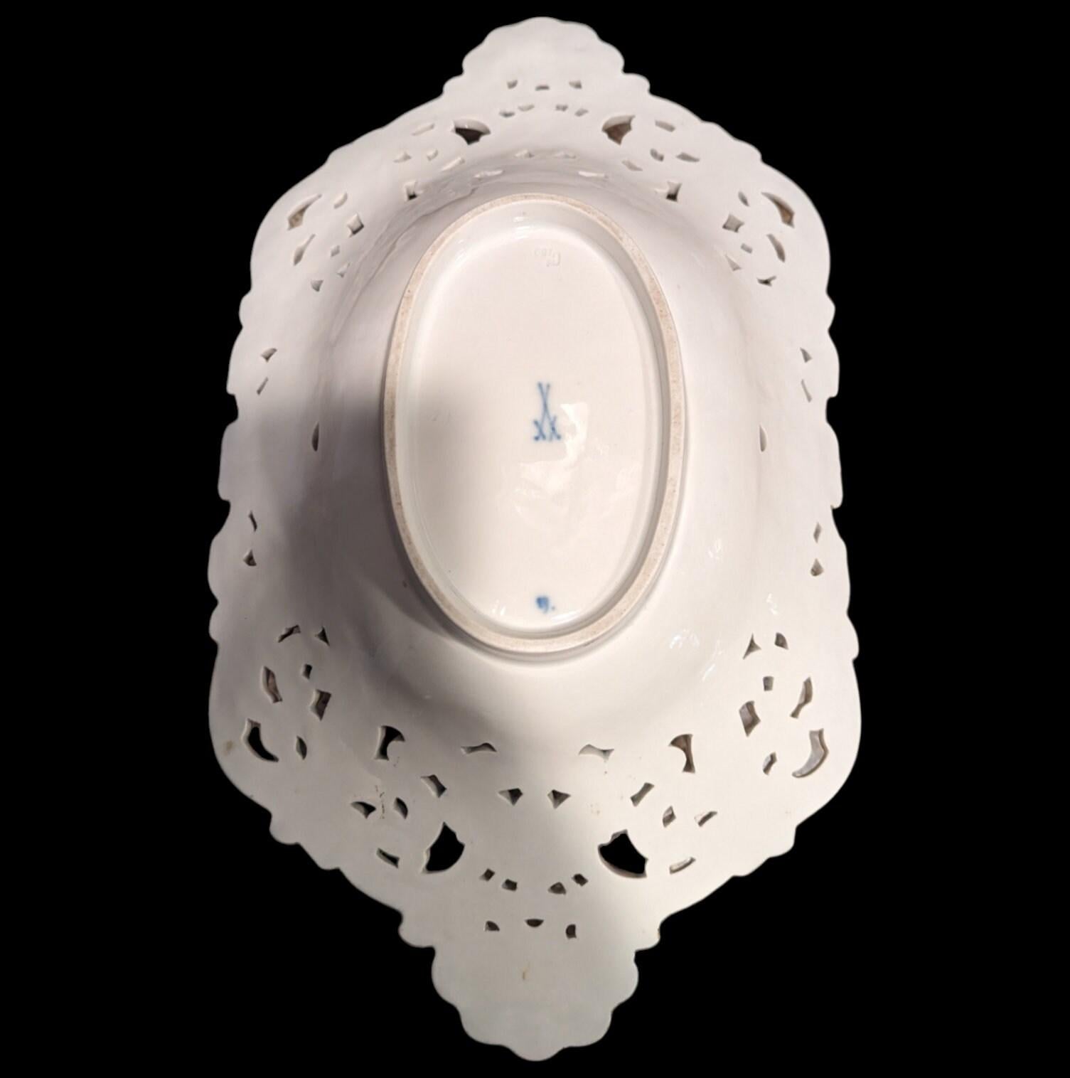 Antiguo cuenco floral dorado y azul cobalto de Meissen Porcelain del siglo XIX Alemán en venta