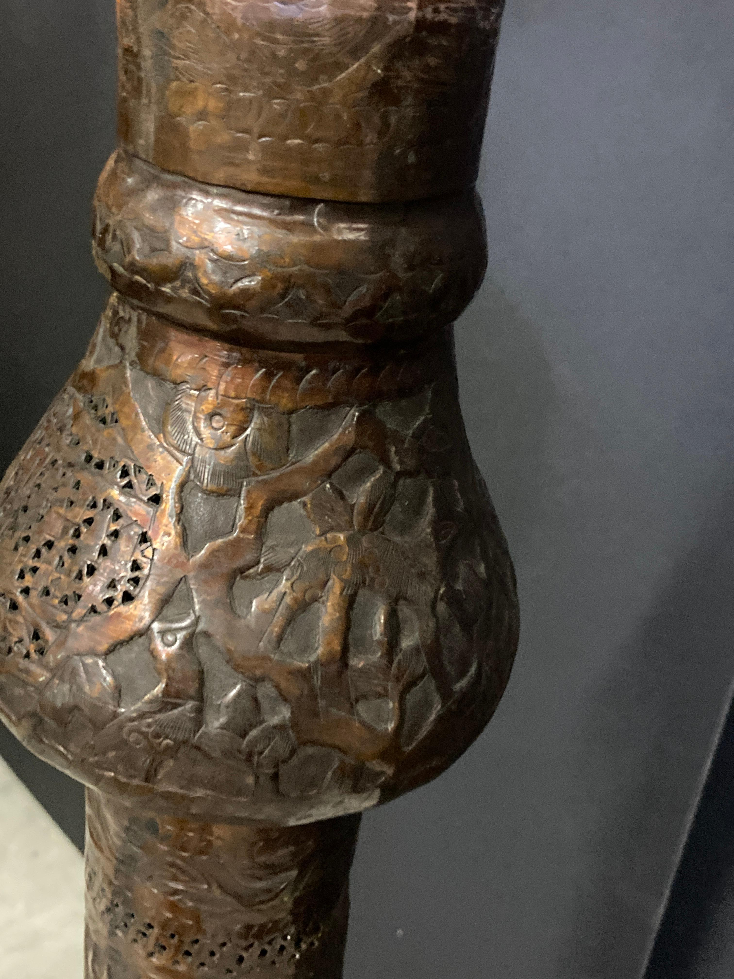 Lampadaire mauresque ancien en laiton percé du Moyen-Orient du 19ème siècle Bon état - En vente à North Hollywood, CA