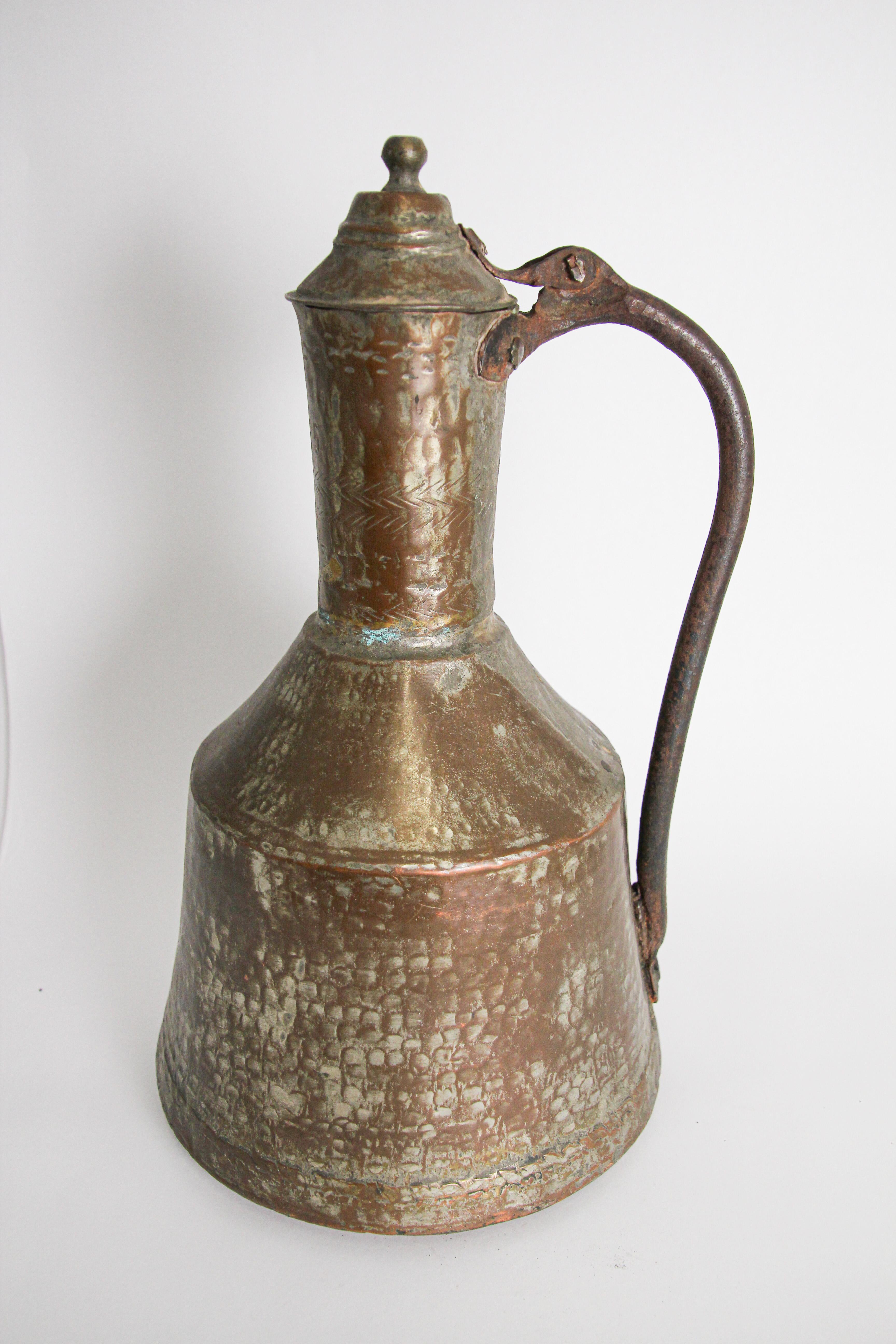 Antique 19th century middle Eastern tinned copper ewer.
Nice decorative old rustic hand-hammered ewer in the Mameluke style.
Moorish middle eastern tinned copper water jug ewer.
Middle eastern Arabic tinned copper jug water ewer pitcher with handle