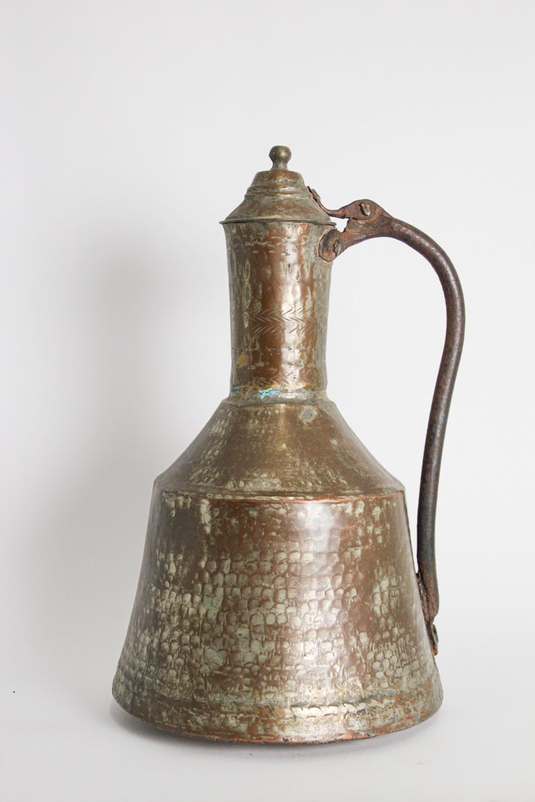 Ancienne aiguière en cuivre teinté du Moyen-Orient du 19ème siècle - En  vente sur 1stDibs