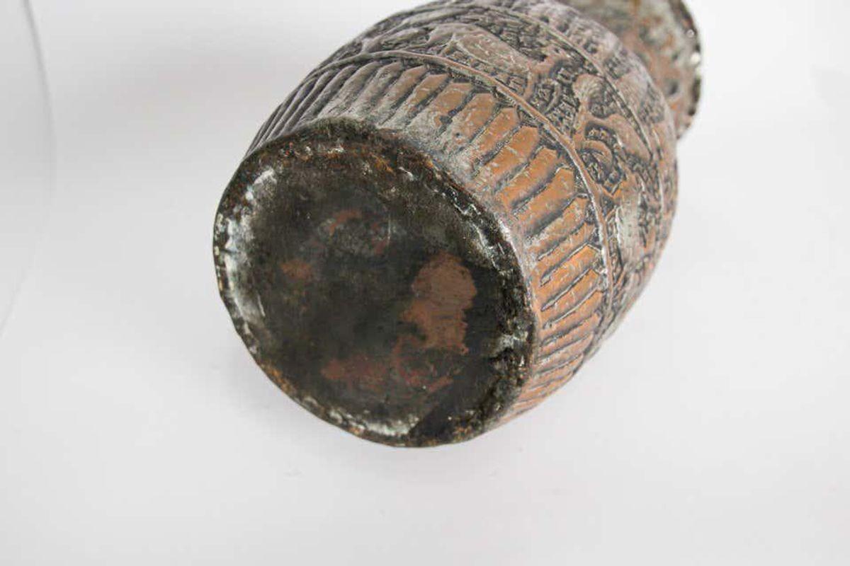 Cuivre Ancienne aiguière islamique du Moyen-Orient en cuivre teinté en vente