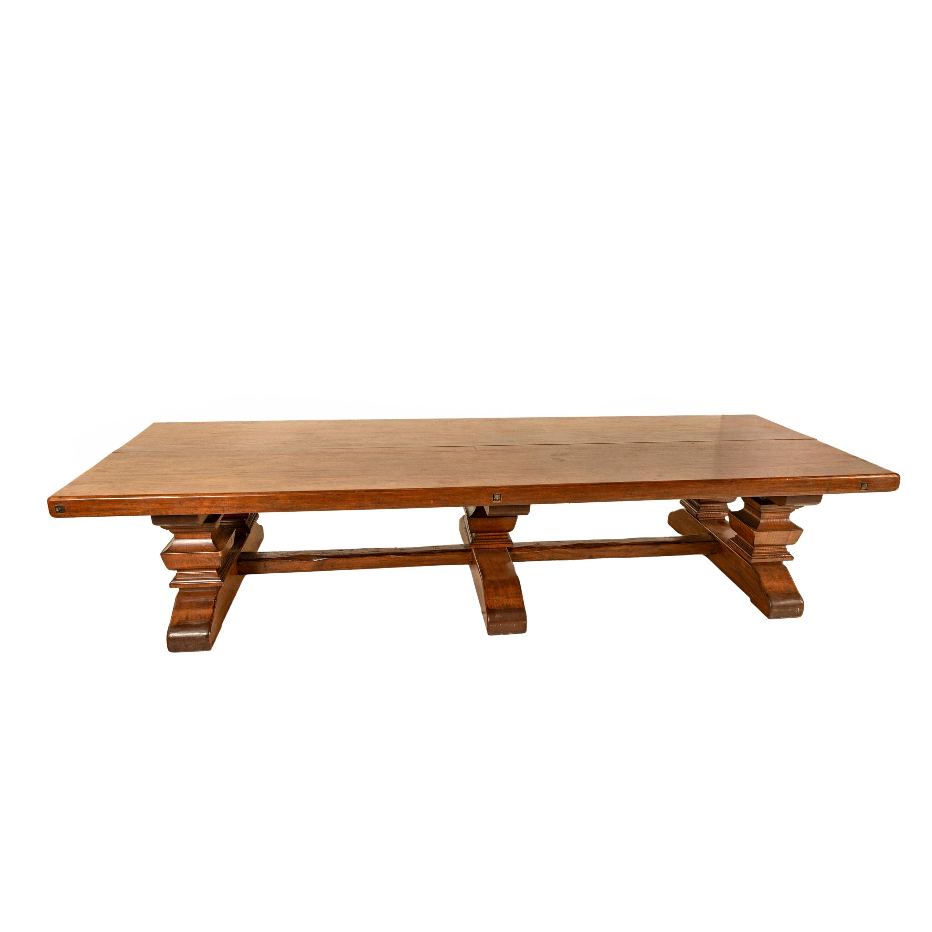 Ancienne table de réfectoire monumentale en noyer italien du 19e siècle, 16 places et plus en vente 6